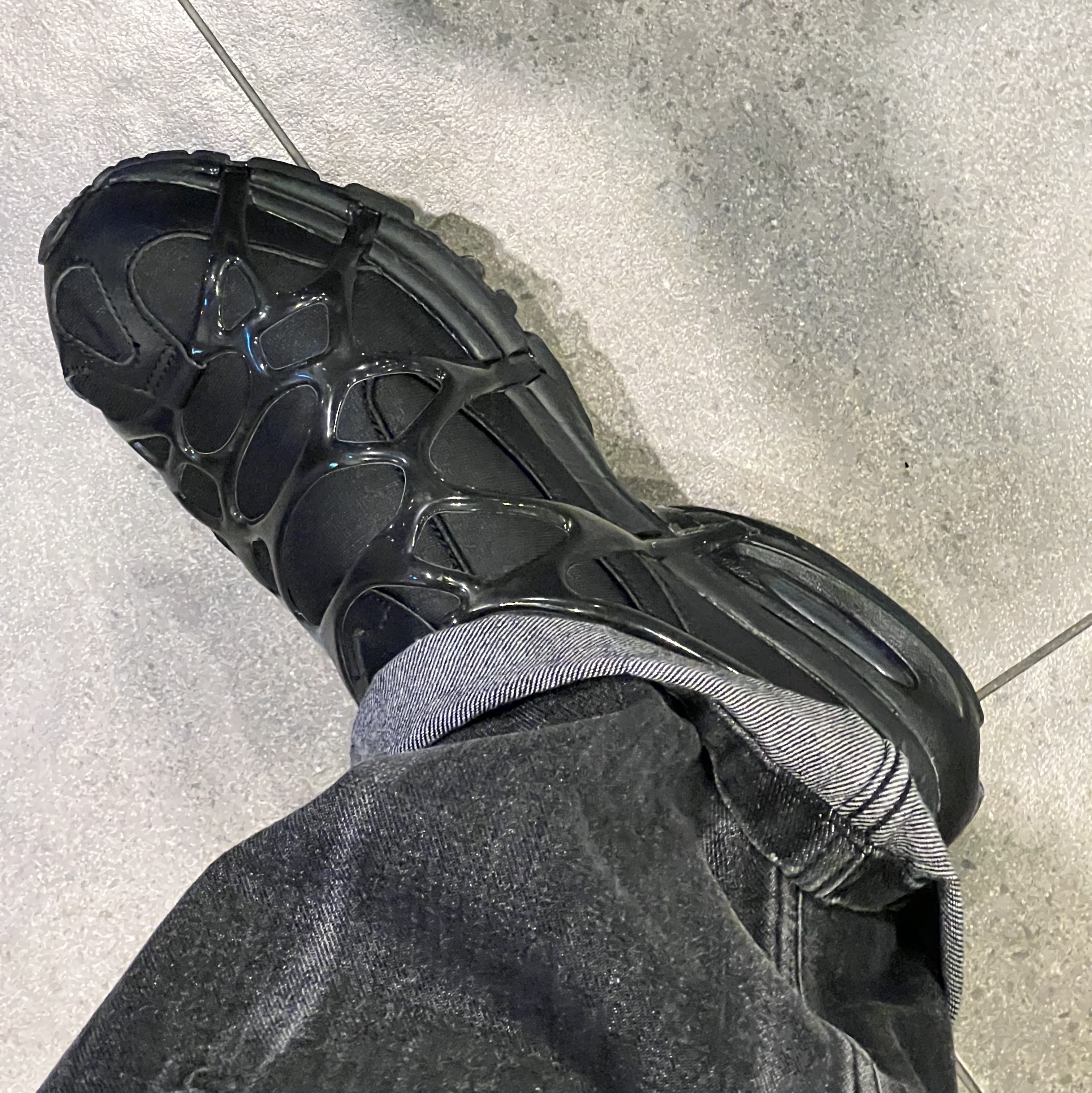 Nike Air Kukini Triple Black 착용 스타일