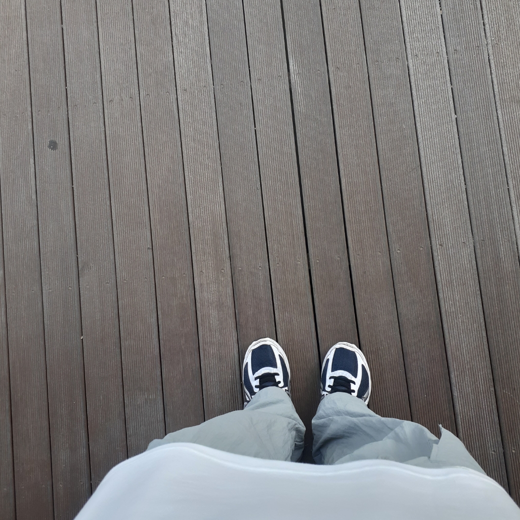 Asics Jog 100 S Navy Pure Silver - 2E Wide 착용 스타일