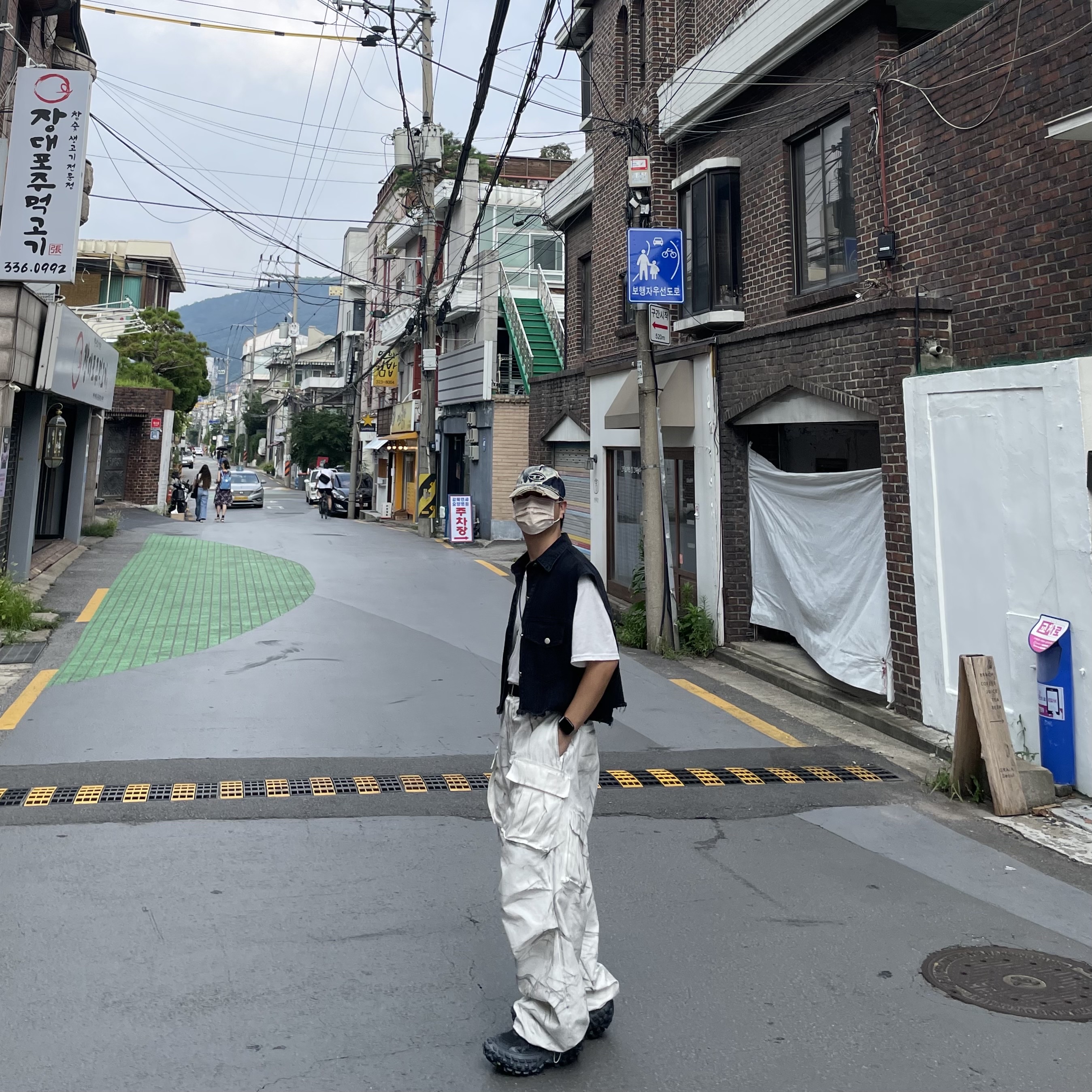 Nos Couleurs 01 Cargo Pants Dirty Washing, Balenciaga Defender Sneakers Black 착용 스타일 - 3