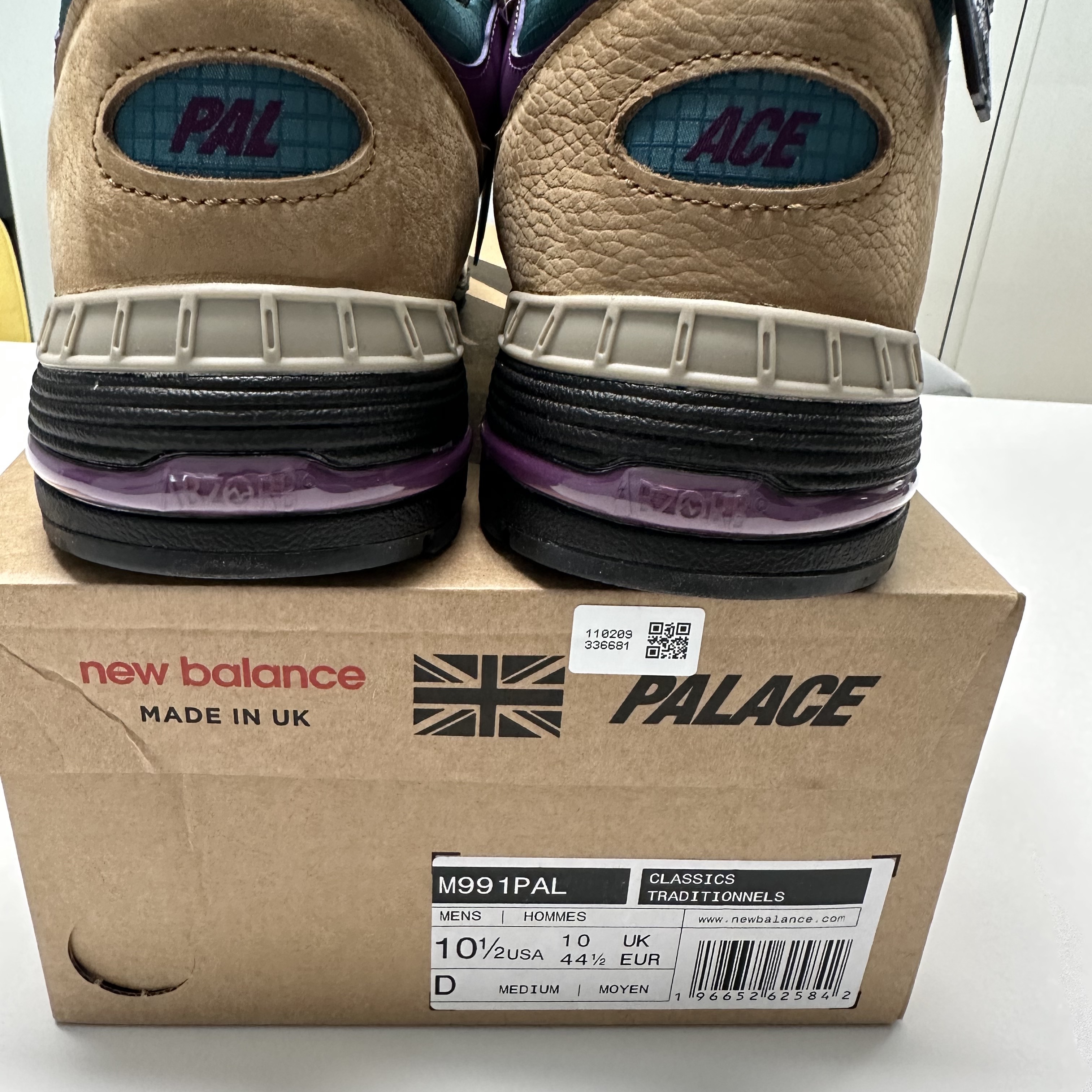 New Balance x Palace 991 Made in UK Teal Brown 착용 스타일 - 2
