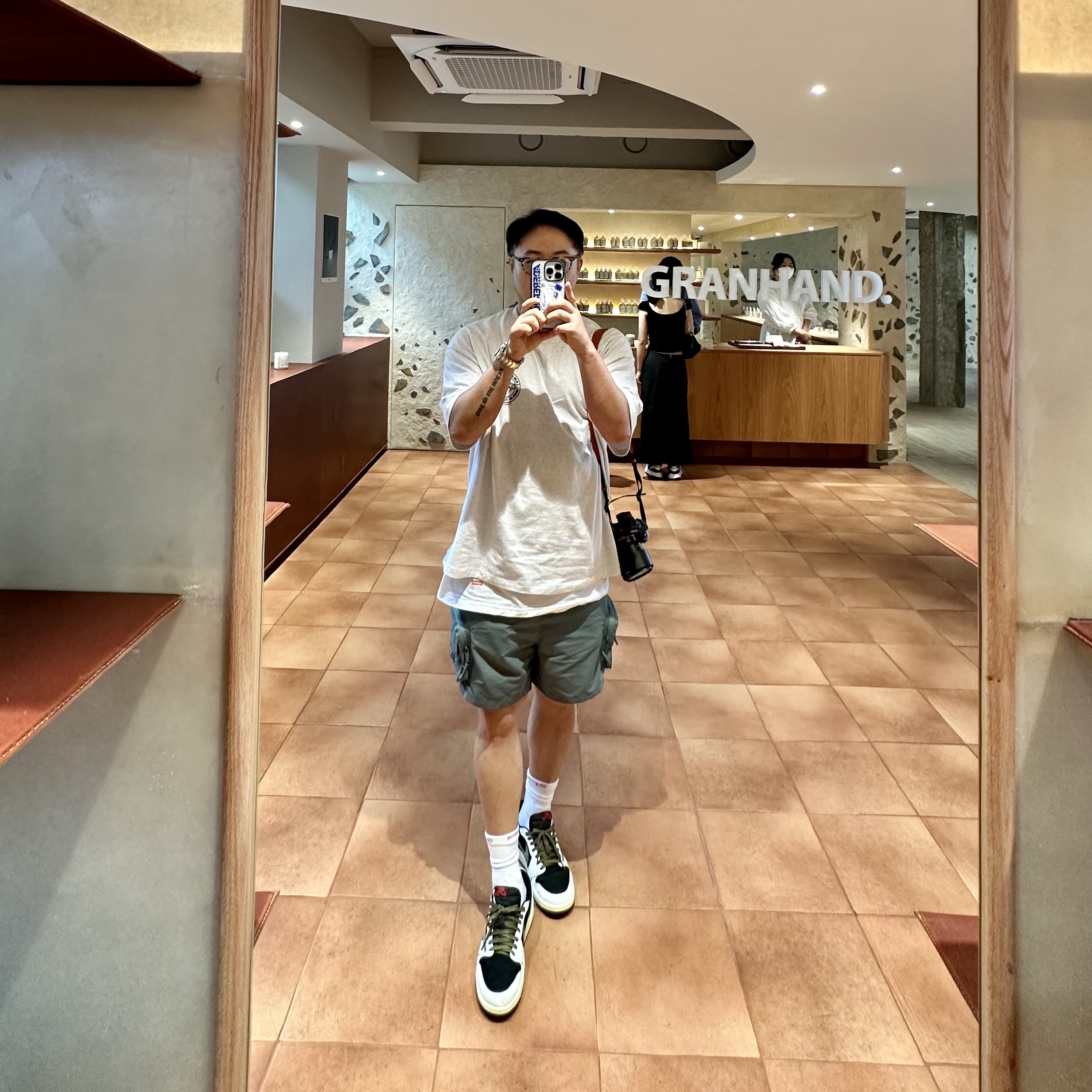 (W) Jordan 1 x Travis Scott Retro Low OG SP Medium Olive 착용 스타일