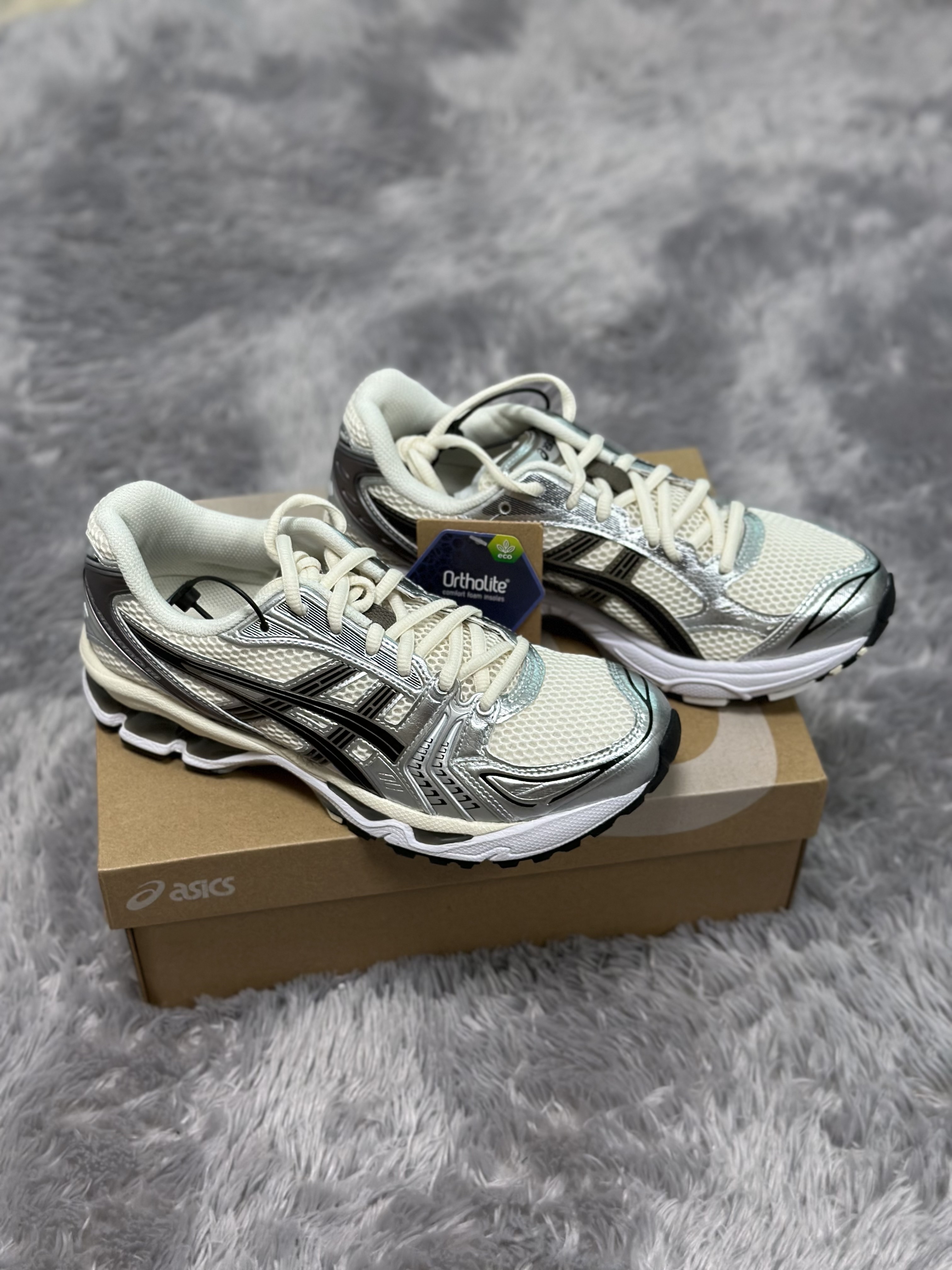 Asics Gel-Kayano 14 Cream Black 착용 스타일