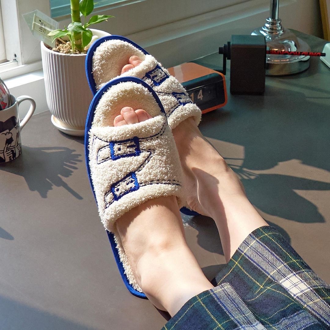 Say Touche Buckle Room Shoes Cream 착용 스타일 - 1