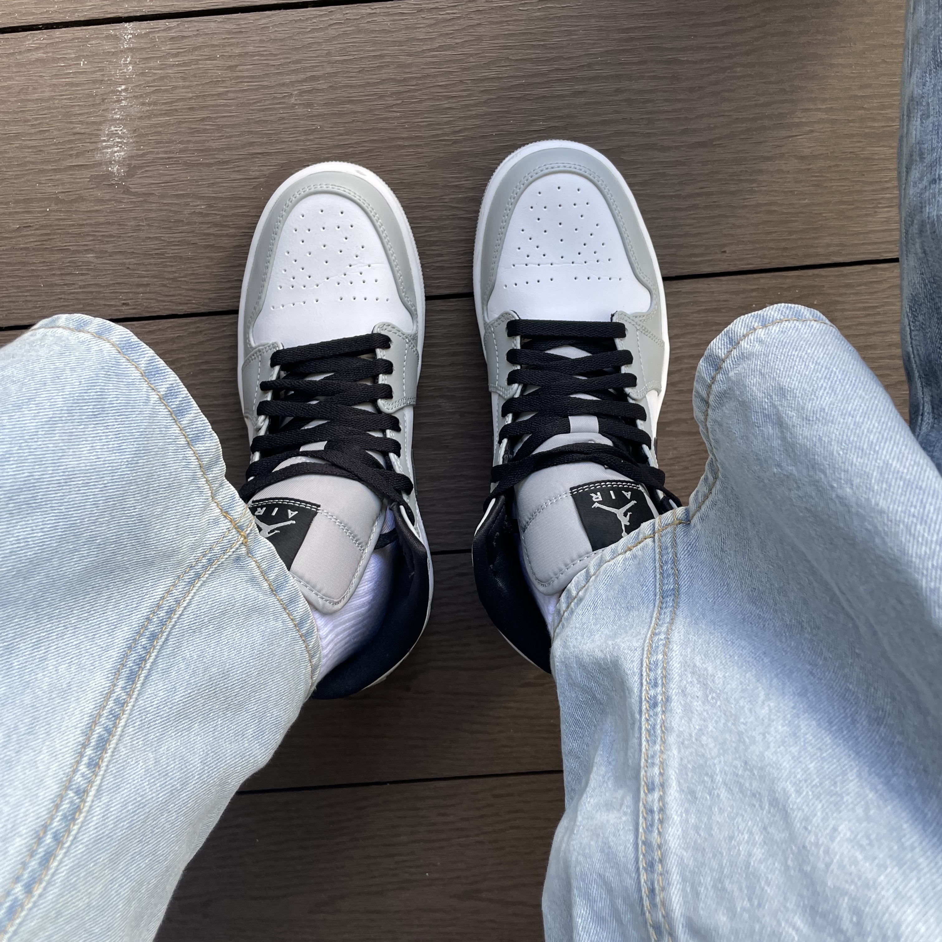 Jordan 1 Mid Light Smoke Grey 착용 스타일 - 1