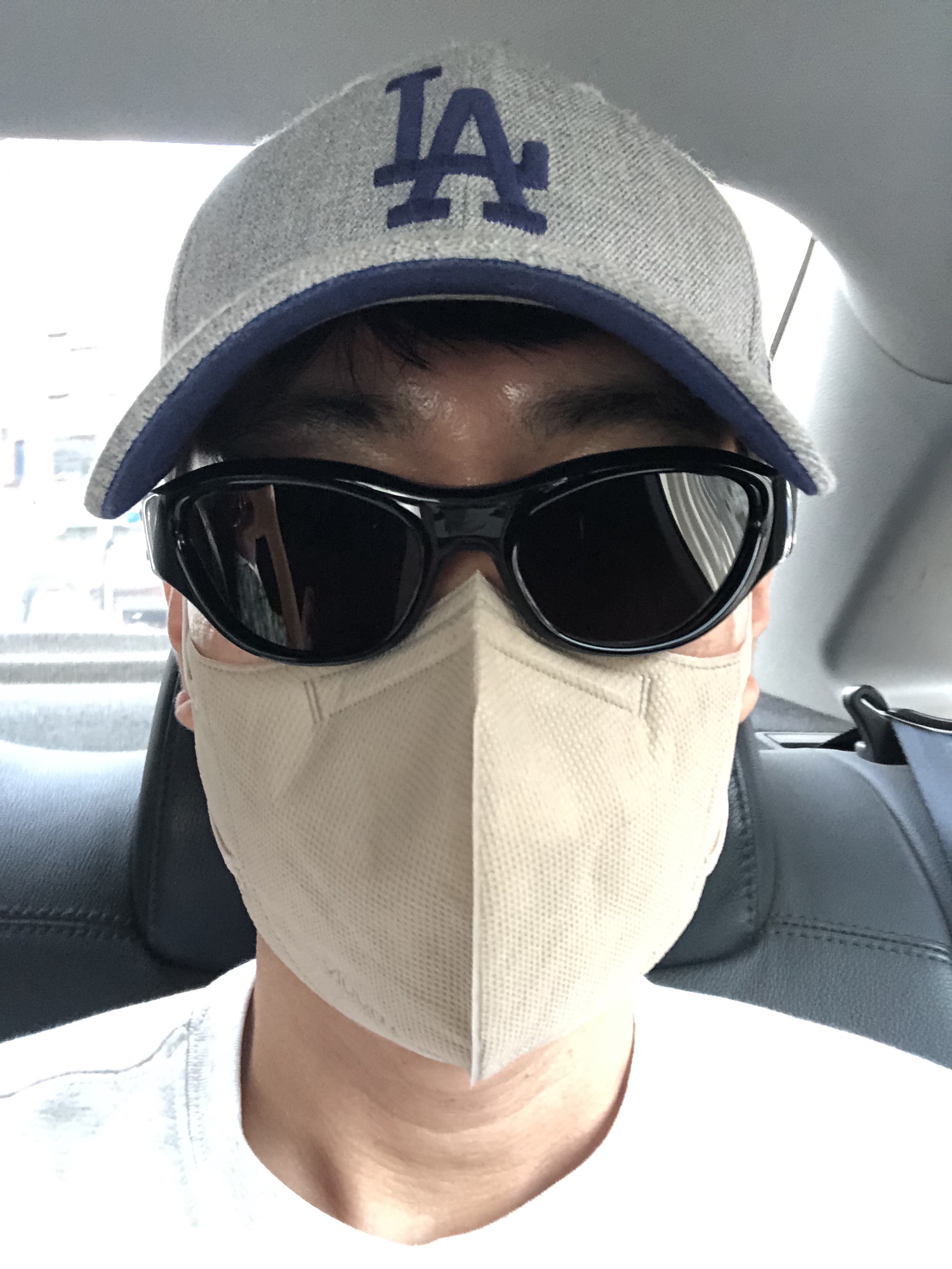Gentle Monster x Maison Margiela MM003 Black Black 착용 스타일 - 2