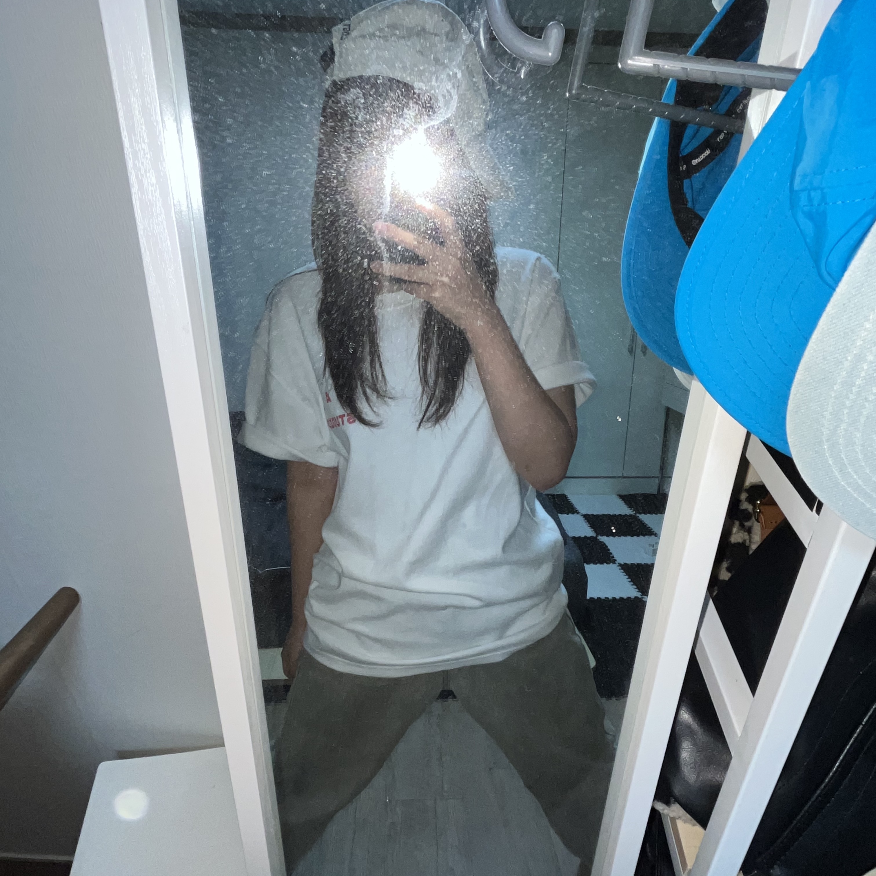 IAB Studio T-Shirt White - The Hyundai Seoul Exclusive 착용 스타일