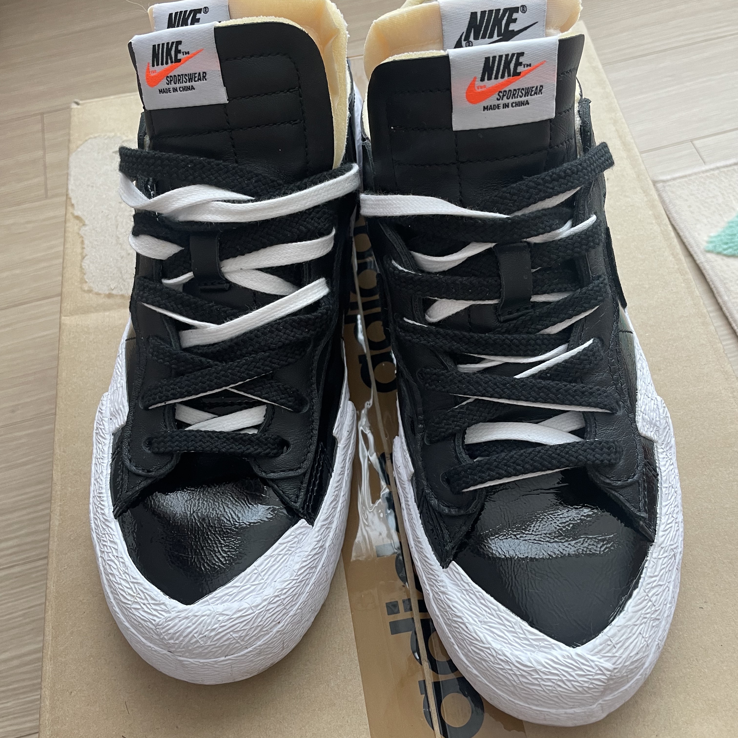 Nike x Sacai Blazer Low Black Patent Leather 착용 스타일