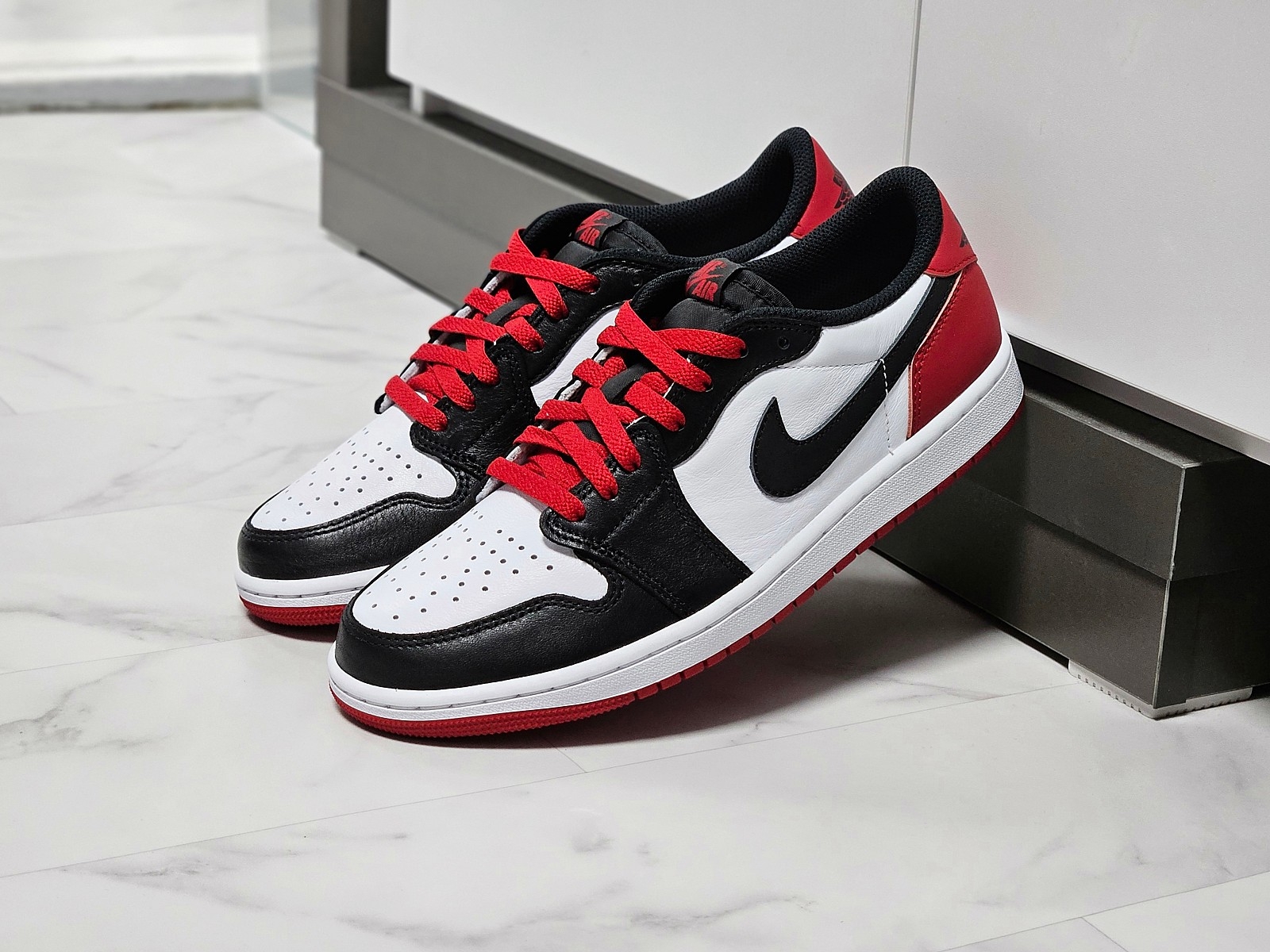 Jordan 1 Retro Low OG Black Toe 착용 스타일 - 2