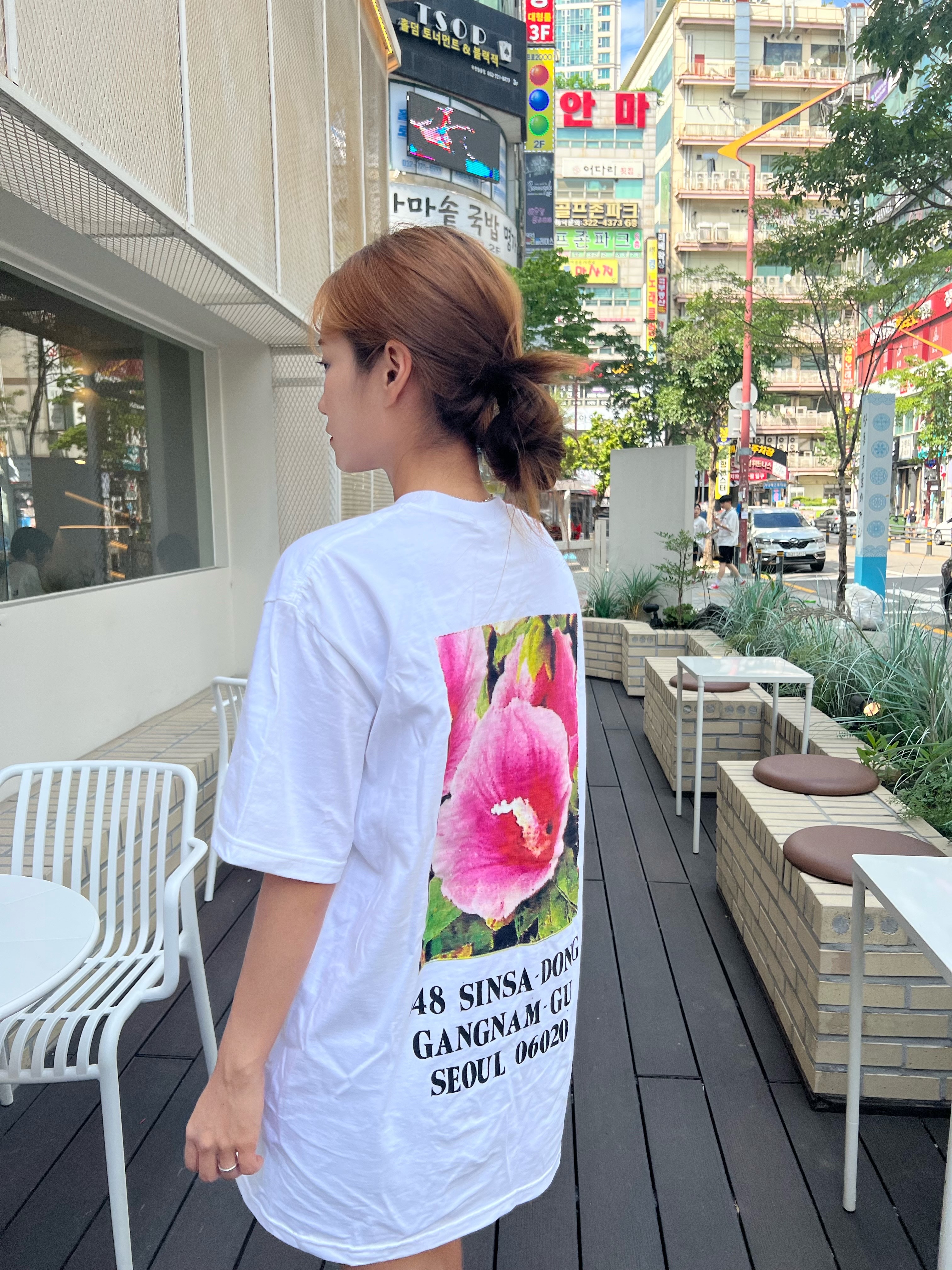 Supreme Seoul Box Logo T-Shirt White - 23FW, Vivienne Westwood Mayfair Bas Relief Pendant Pink Gold 착용 스타일 - 4
