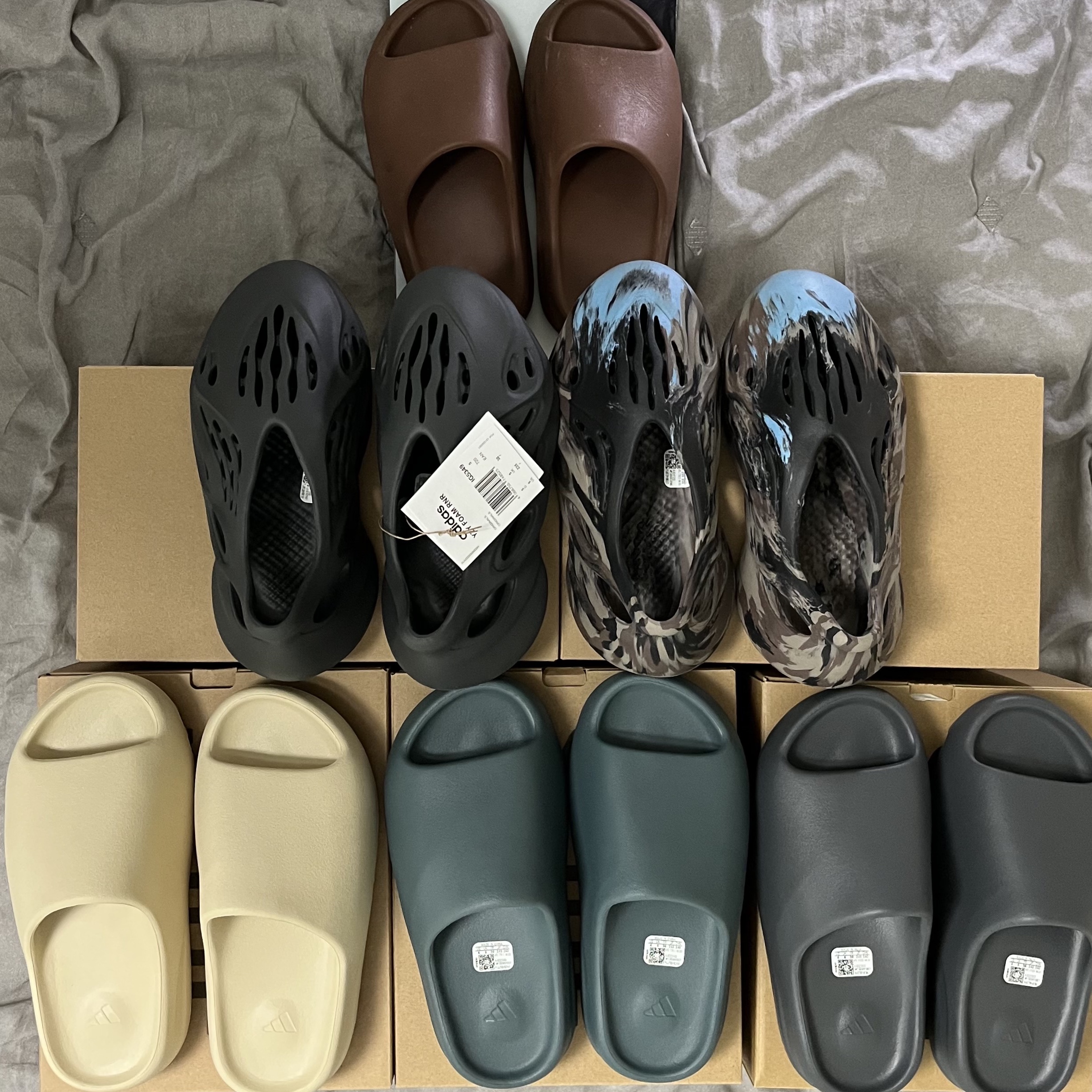 Adidas Yeezy Slide Flax, Adidas Yeezy Foam RNNR Carbon 착용 스타일