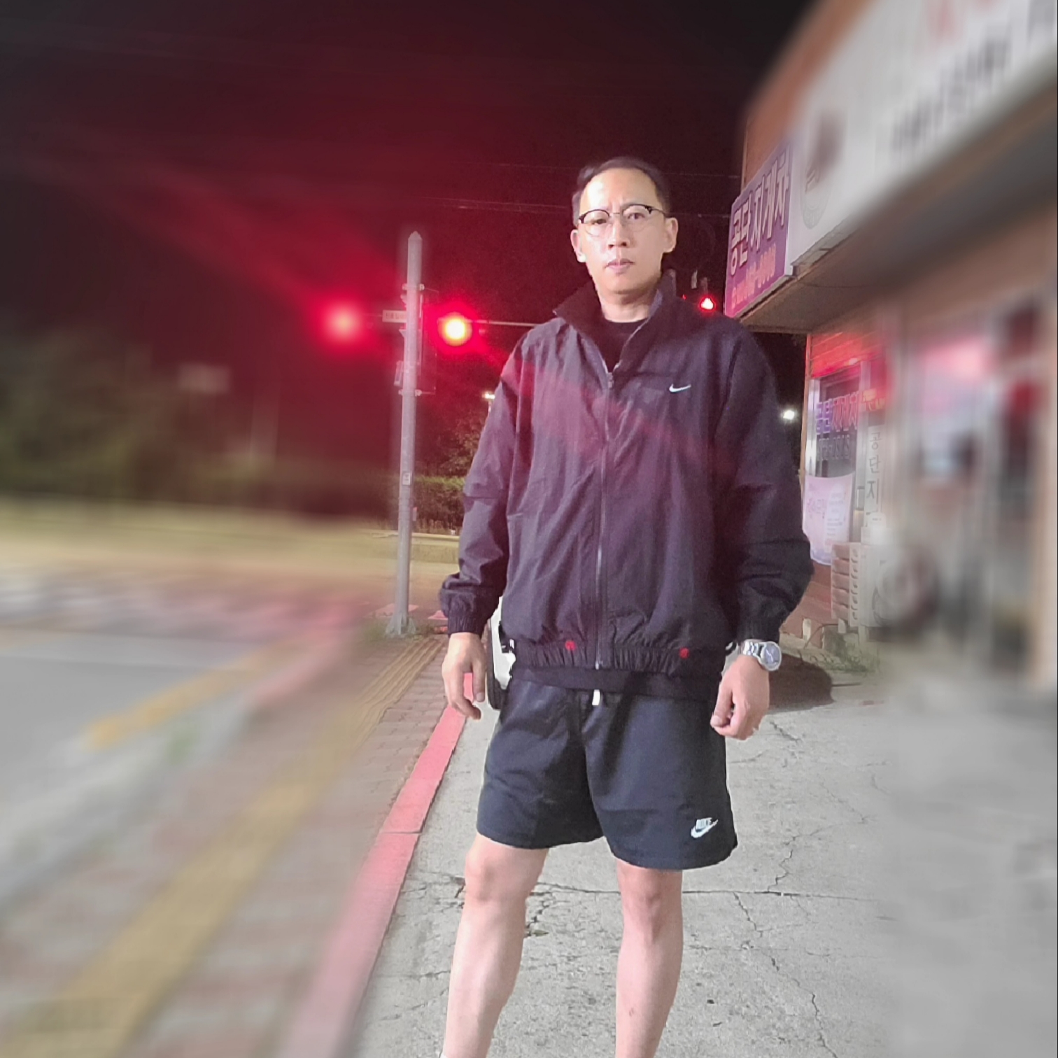 Nike NRG Solo Swoosh Woven Track Jacket Black - Asia, Nike NSW Woven Lined Flow Shorts Black - Asia 착용 스타일