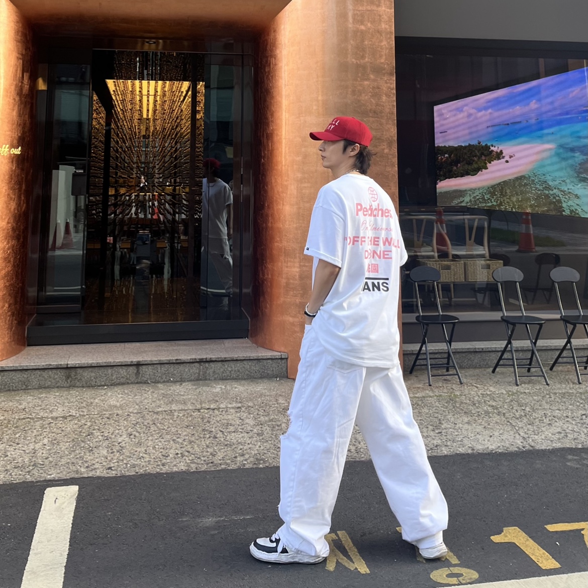 Maison Mihara Yasuhiro Wayne OG Sole Leather Low-top Sneakers Black White, Vans x Peaches. Staple S/S T-Shirt White 착용 스타일 - 1
