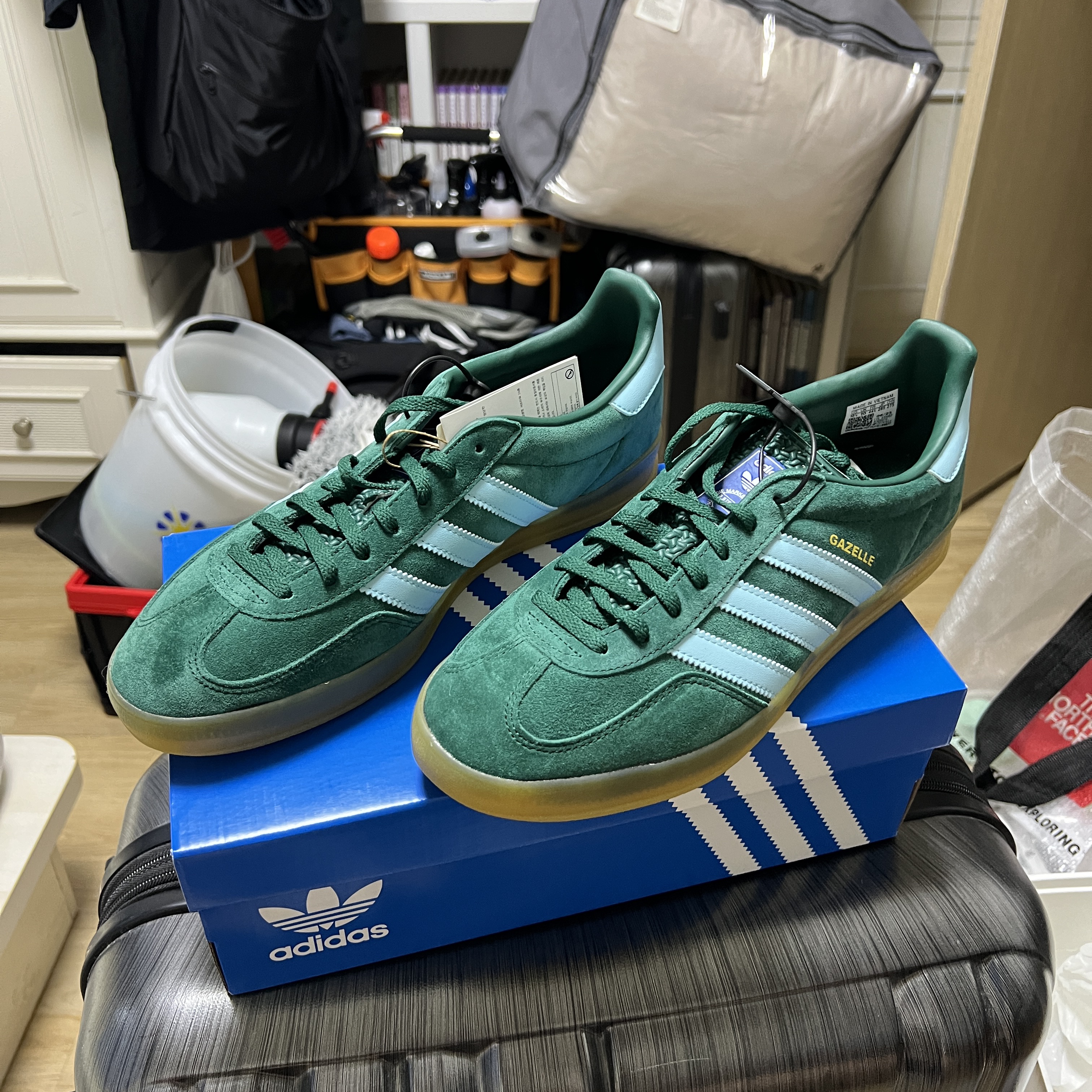 Adidas Gazelle Indoor Collegiate Green Hazy Sky 착용 스타일 - 2