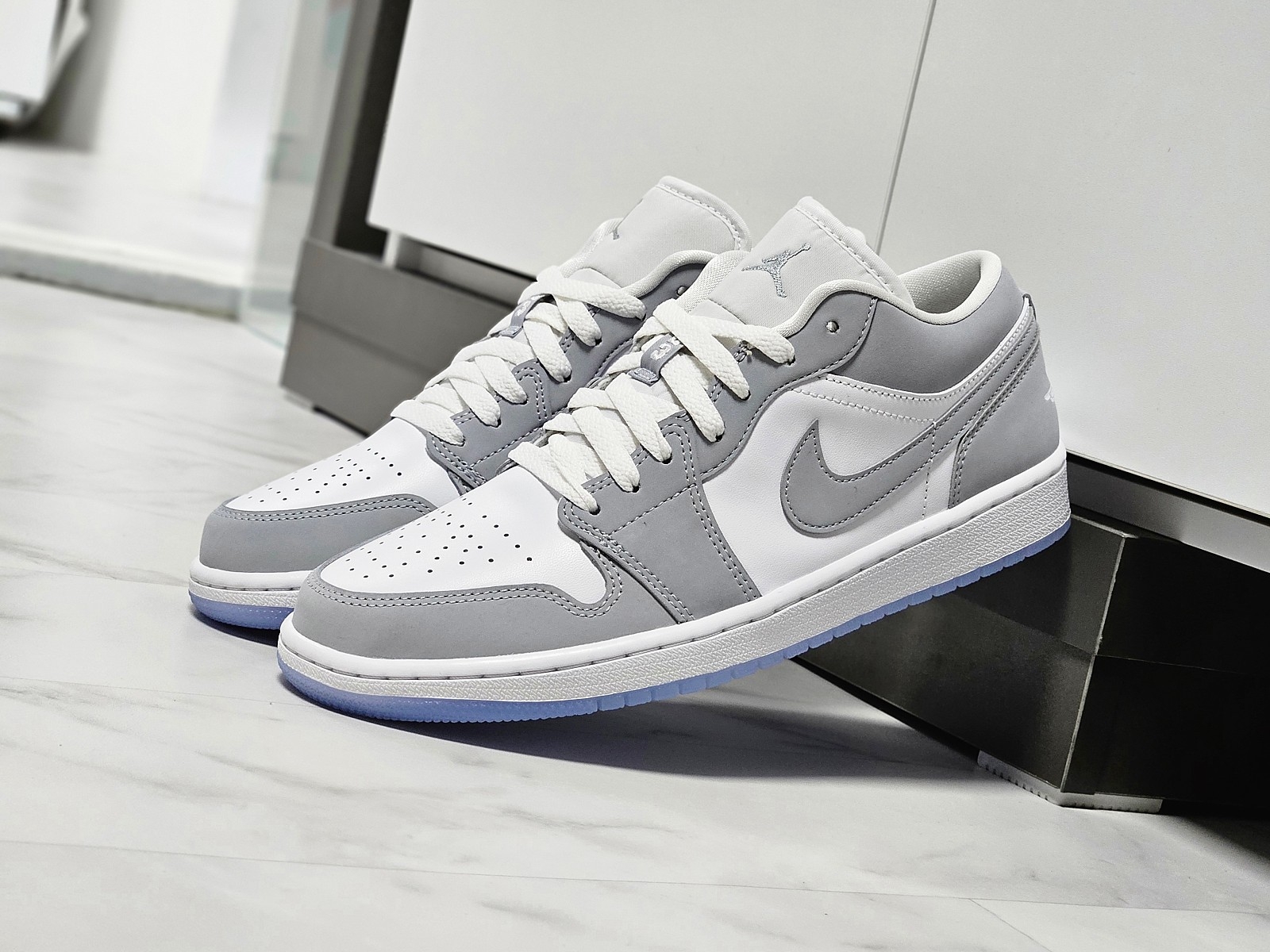 (W) Jordan 1 Low White Wolf Grey 착용 스타일 - 1
