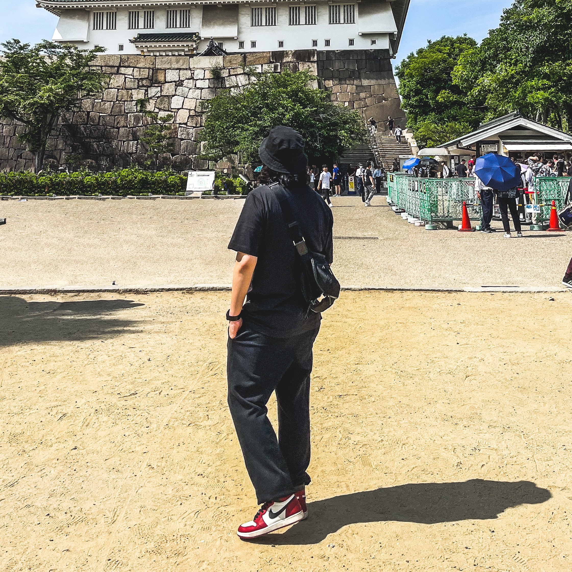 Palace Space Cadet T-Shirt Black - 22SS, Prada Re-Nylon and Saffiano Leather Shoulder Bag Black 착용 스타일