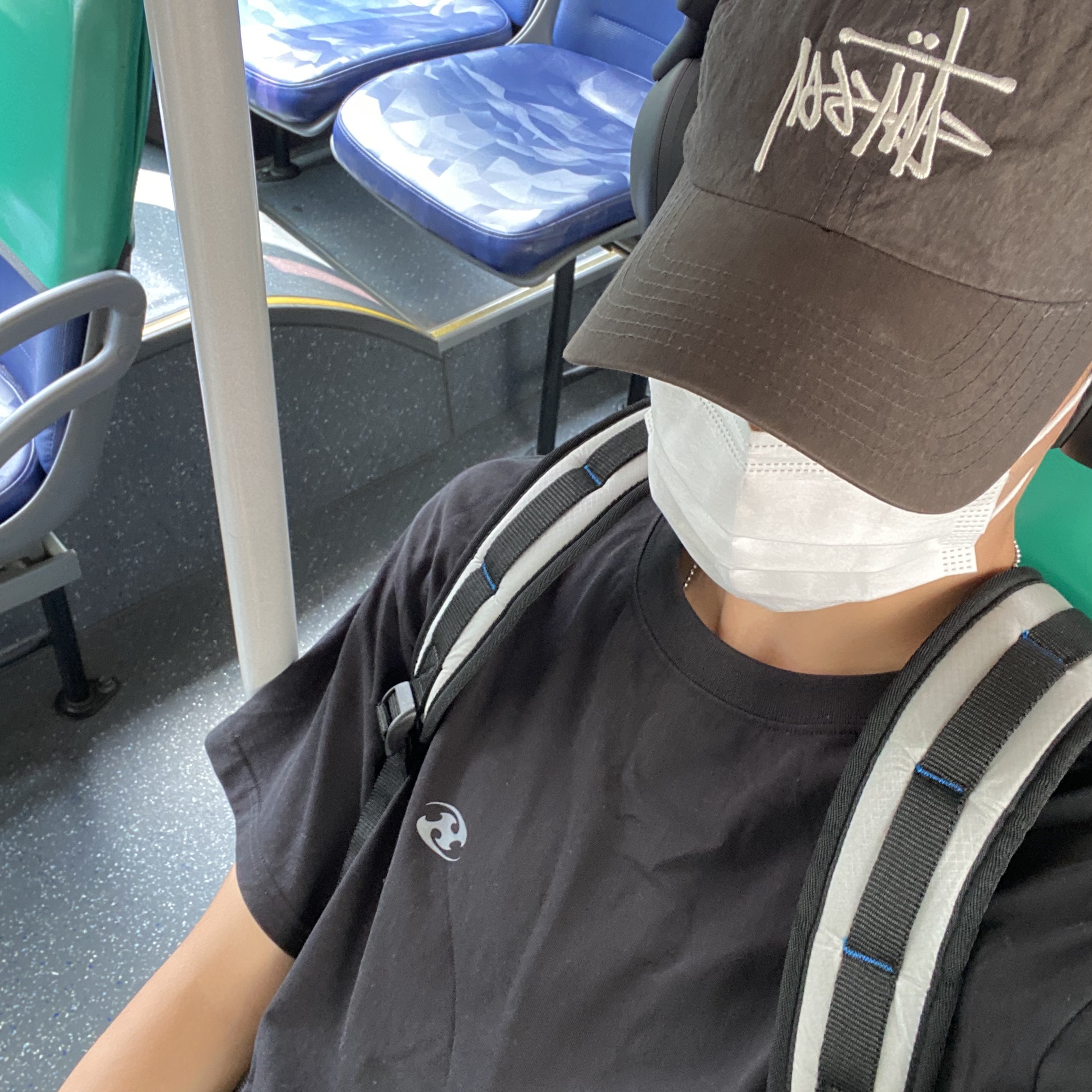 Sansan Gear Logo T-Shirt Black - 23SS, Stussy Bio Washed Big Logo Low Pro Cap Charcoal 착용 스타일