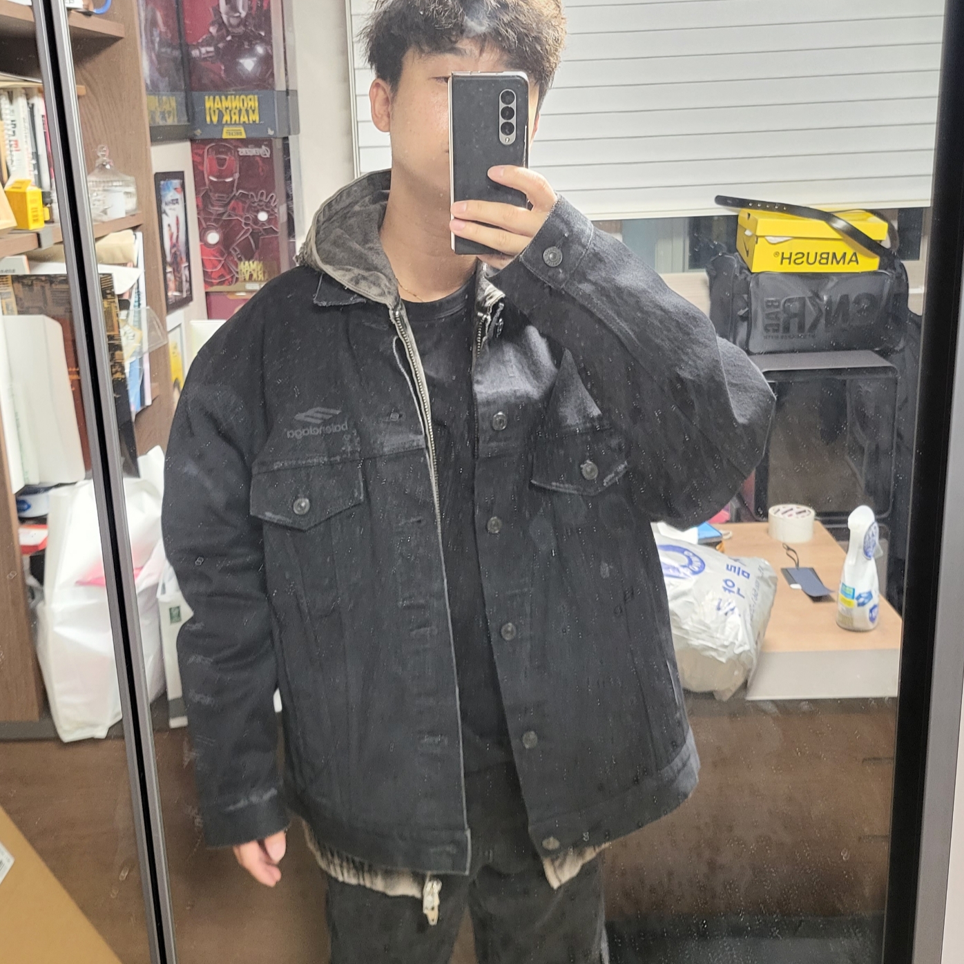 Balenciaga 3B Sports Icon Large Fit Japanese Denim Jacket Black 착용 스타일 - 4
