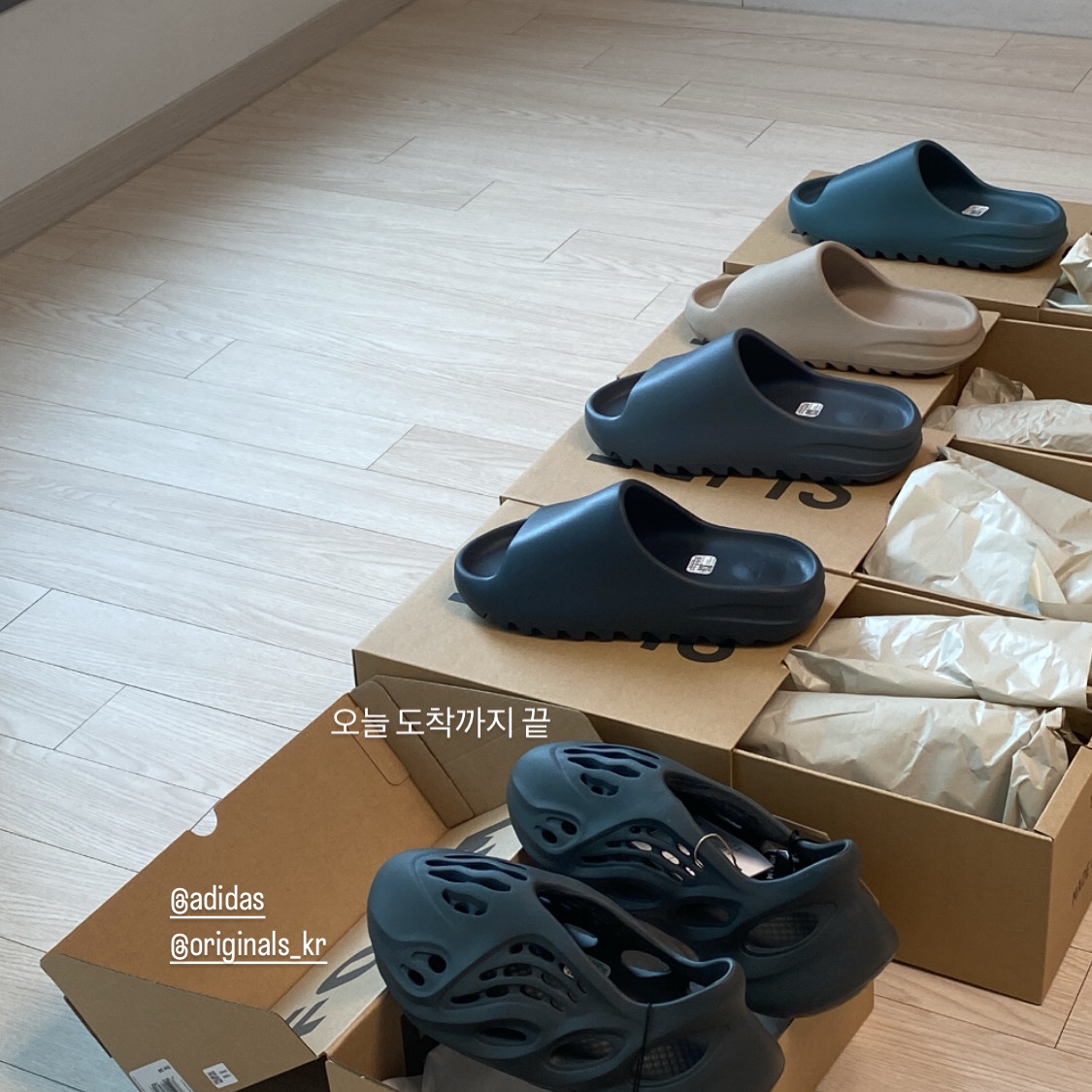 Adidas Yeezy Foam RNNR Carbon, Adidas Yeezy Slide Pure - Re-Release Ver. 착용 스타일