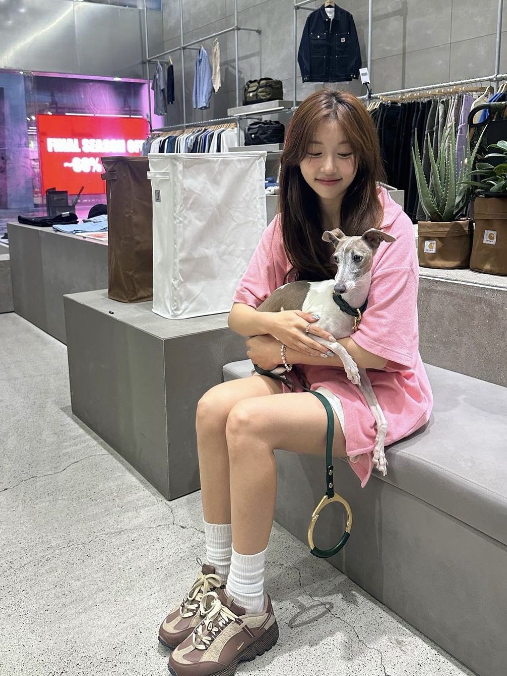 Nike x Jacquemus Air Humara LX Ale Brown and Gold 착용 스타일