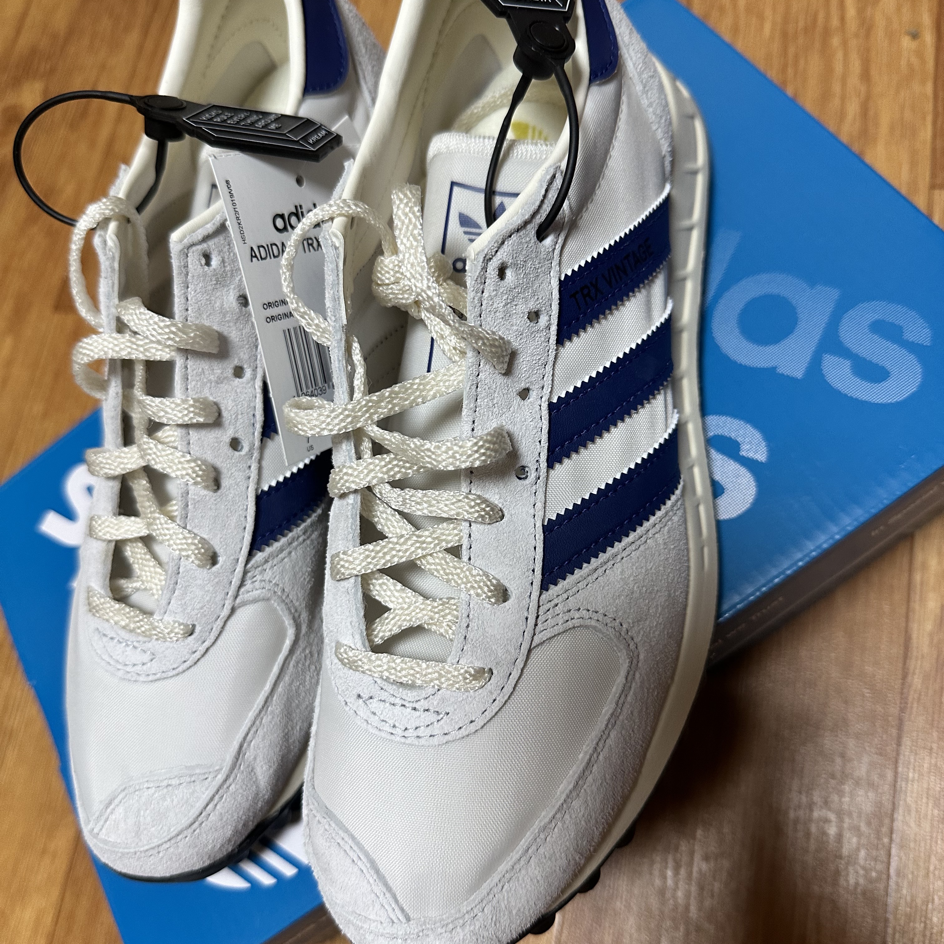 Adidas TRX Vintage Chalk White 착용 스타일
