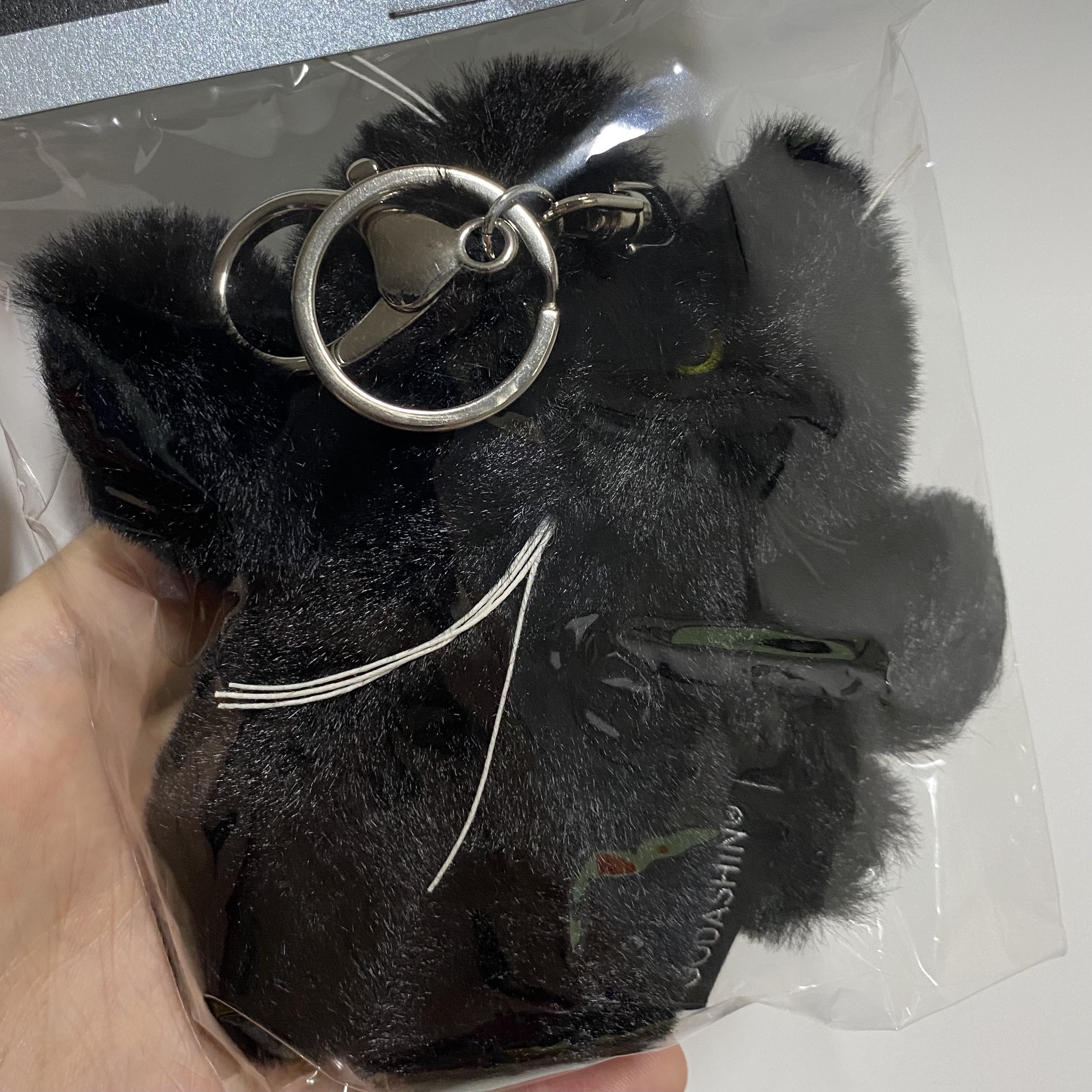 Godashin Cats Keyring Black 착용 스타일