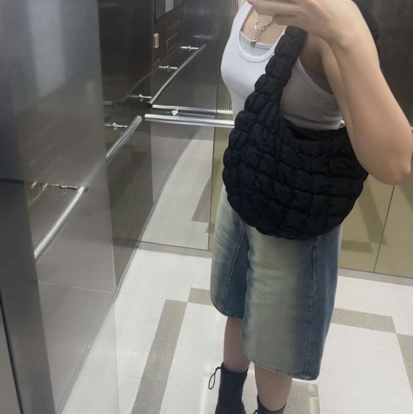 COS Quilted Mini Bag Black 착용 스타일