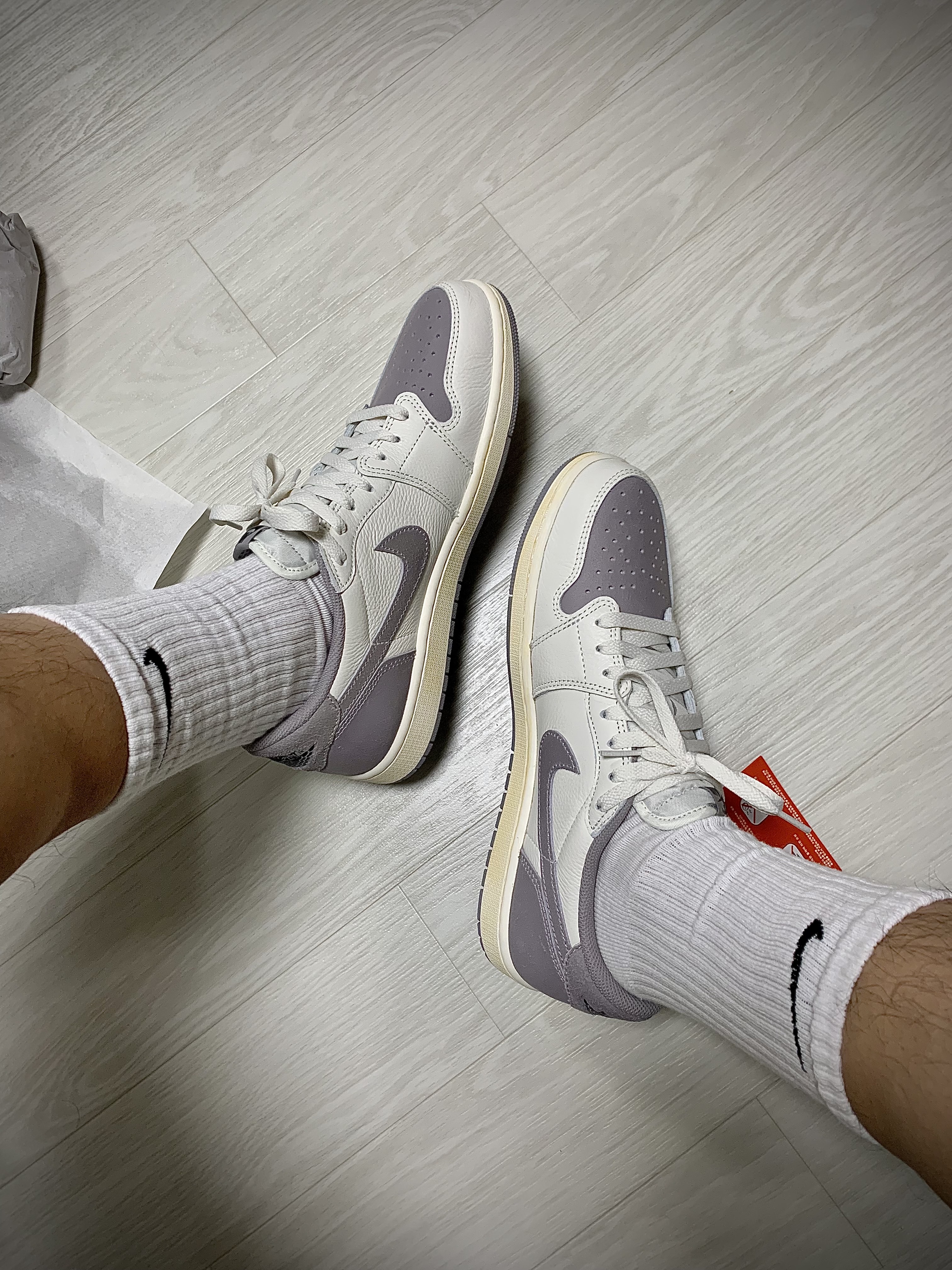 Jordan 1 Retro Low OG Atmosphere Grey 착용 스타일