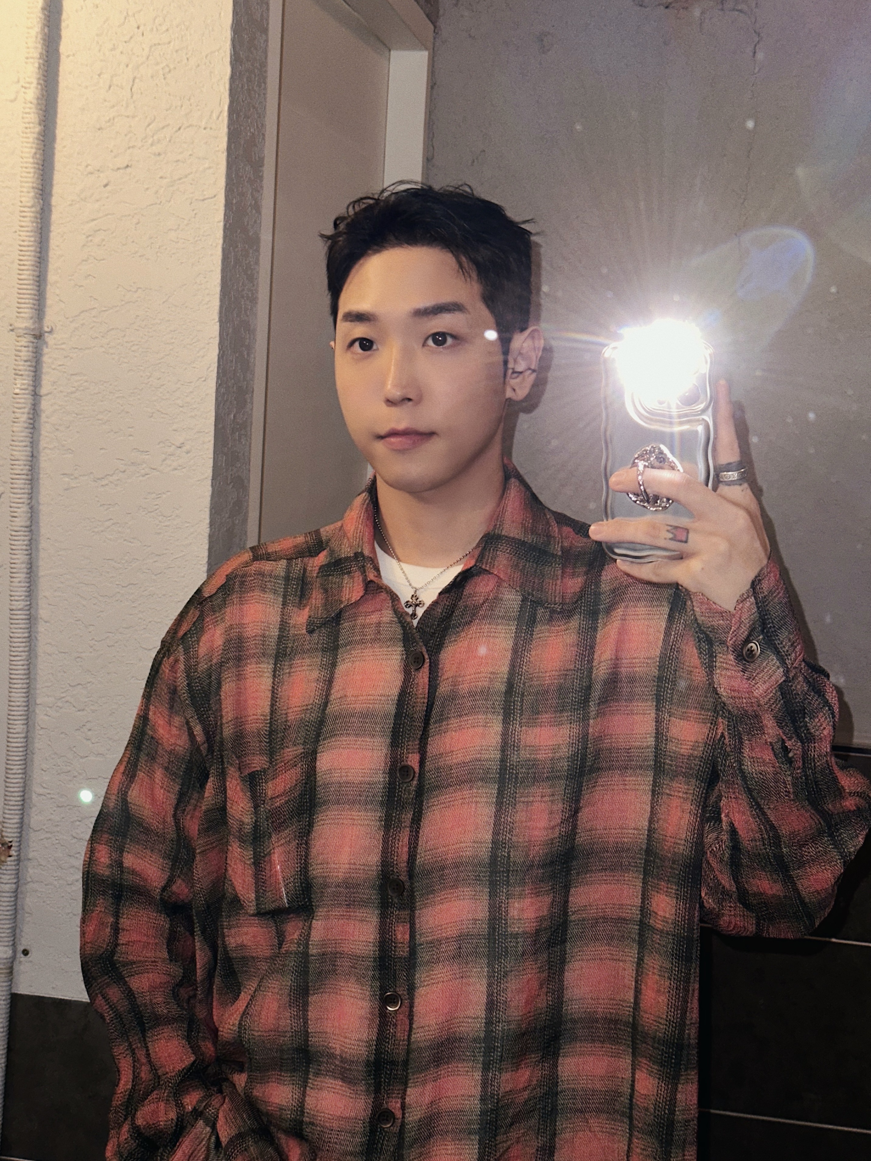 Our Legacy Borrowed Shirt Big Lumbercheck Print 착용 스타일 - 1