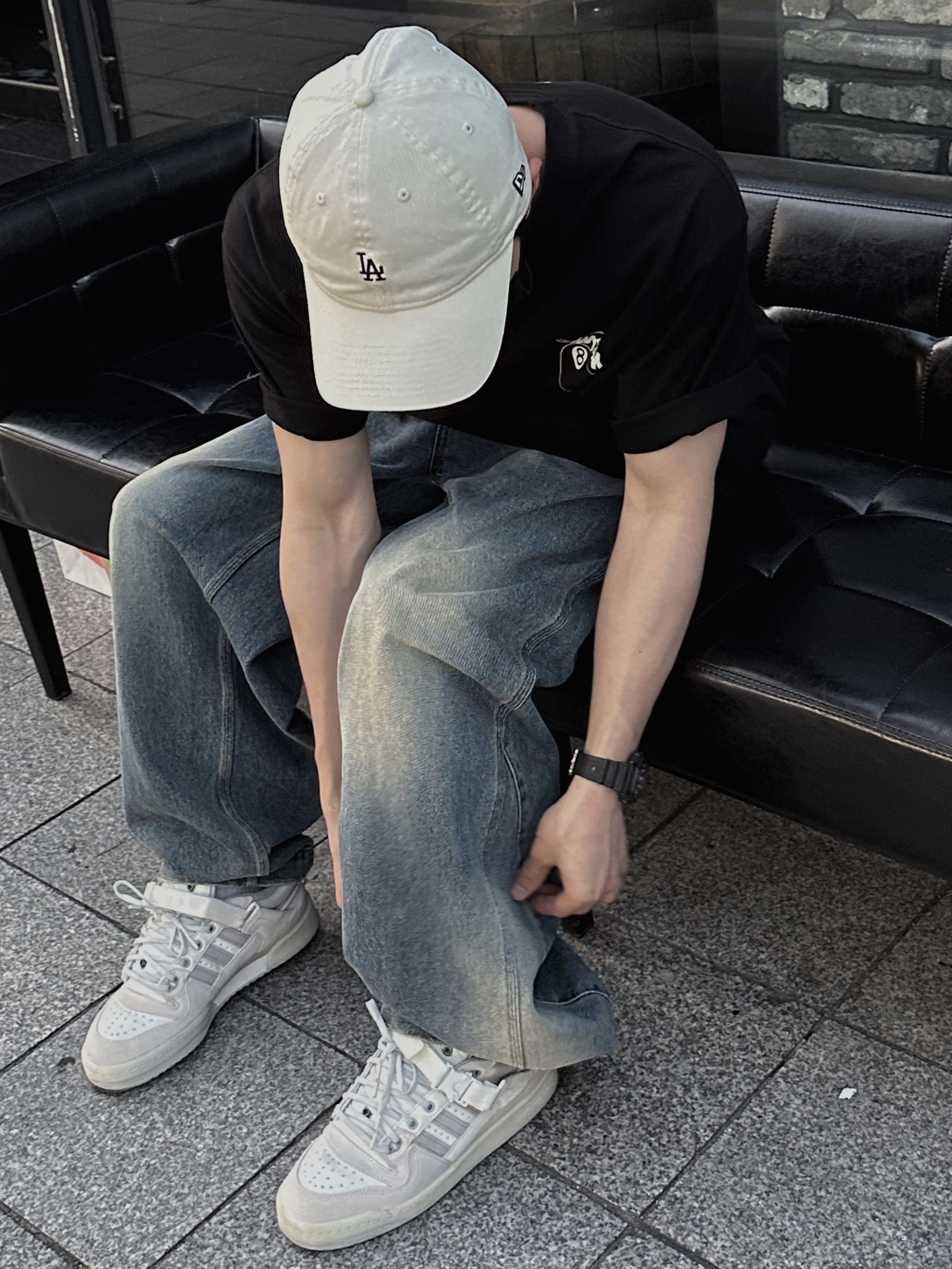 Adidas x Bad Bunny Forum Low Cloud White Clear Onix, Stussy 8 Ball T-Shirt Black - 22SS 착용 스타일 - 2