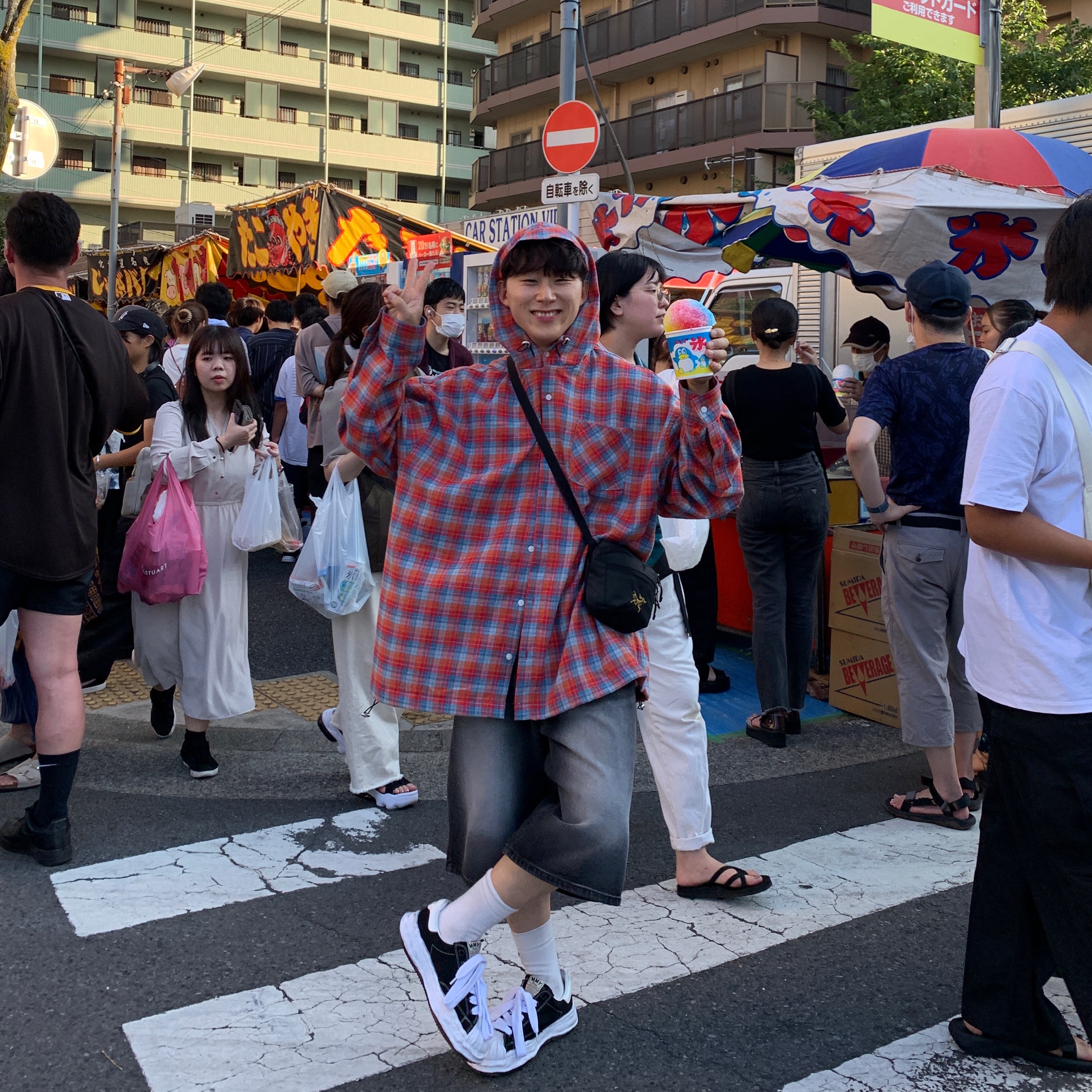 Maison Mihara Yasuhiro Blakey OG Sole Canvas Low-top Sneakers Black White, Arc'teryx Mantis 1 Waistpack Black 착용 스타일 - 3