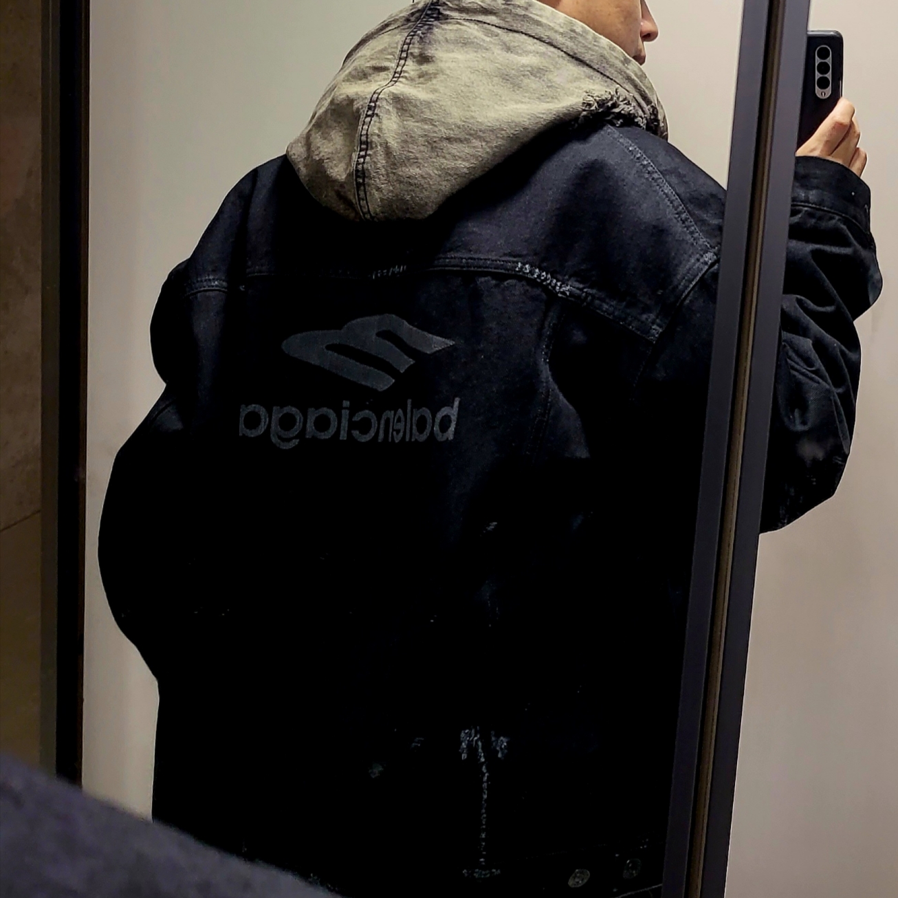 Balenciaga 3B Sports Icon Large Fit Japanese Denim Jacket Black 착용 스타일 - 2