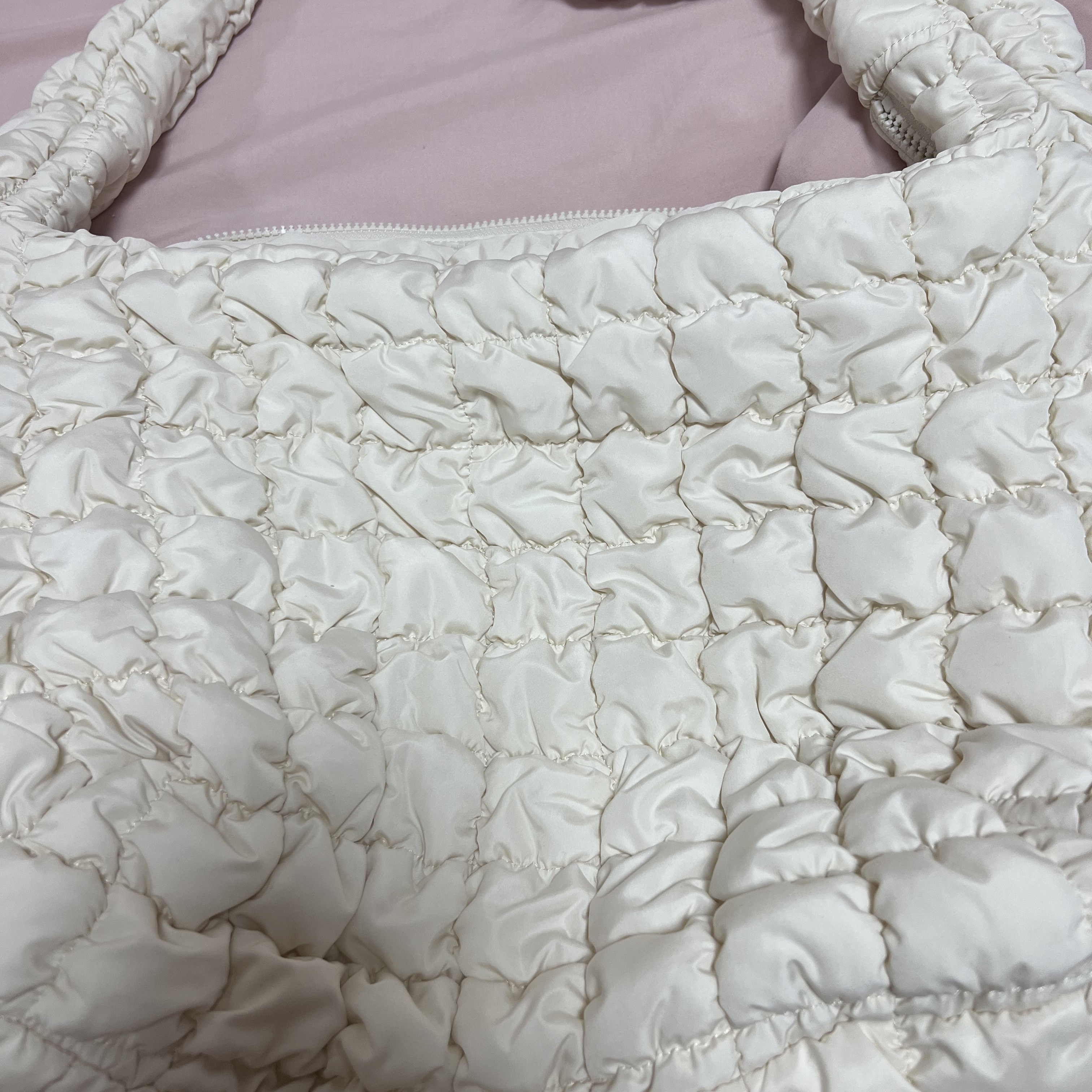 COS Quilted Oversized Shoulder Bag Off White Light Beige 착용 스타일