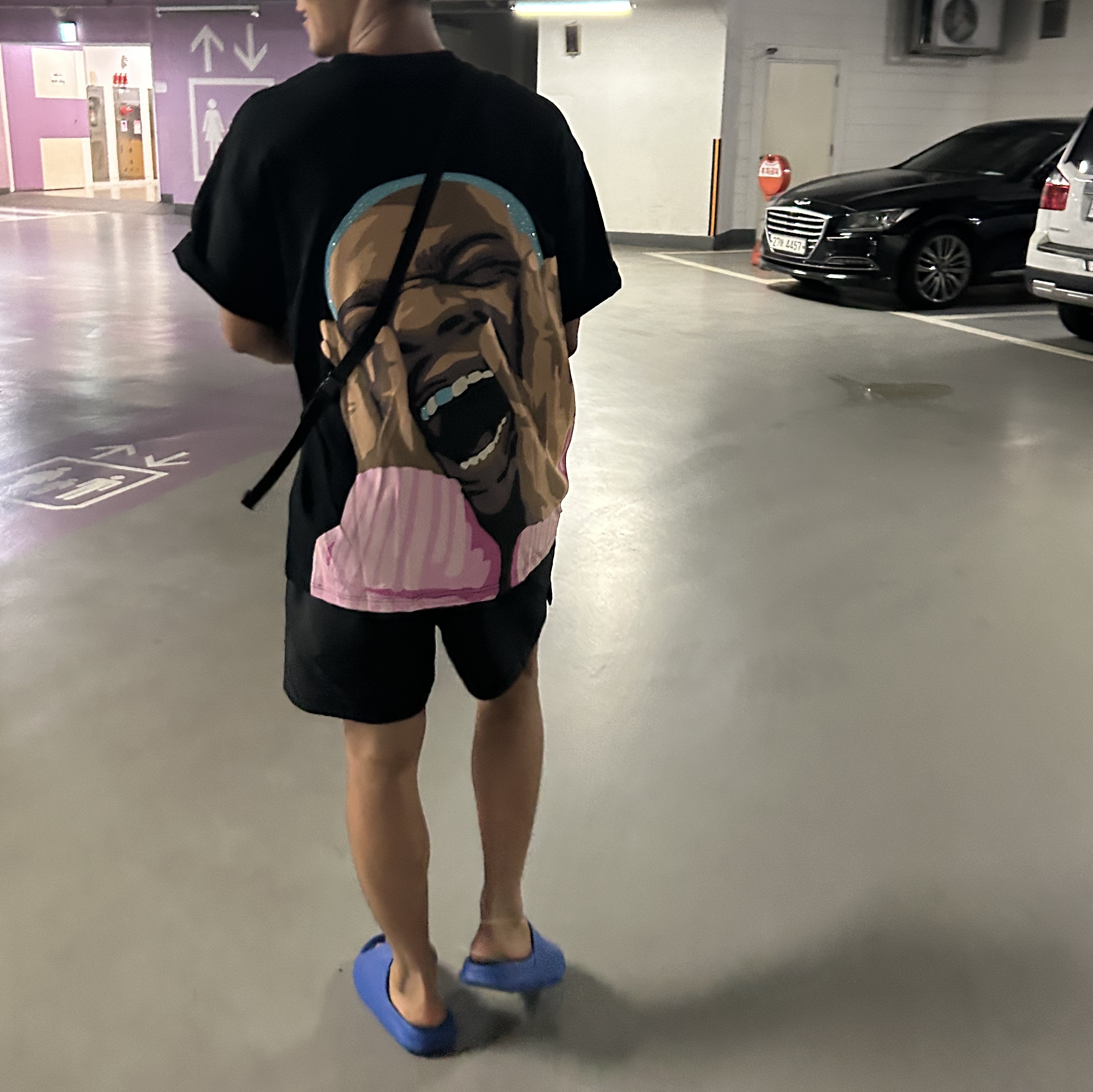 Adidas Yeezy Slide Azure 착용 스타일
