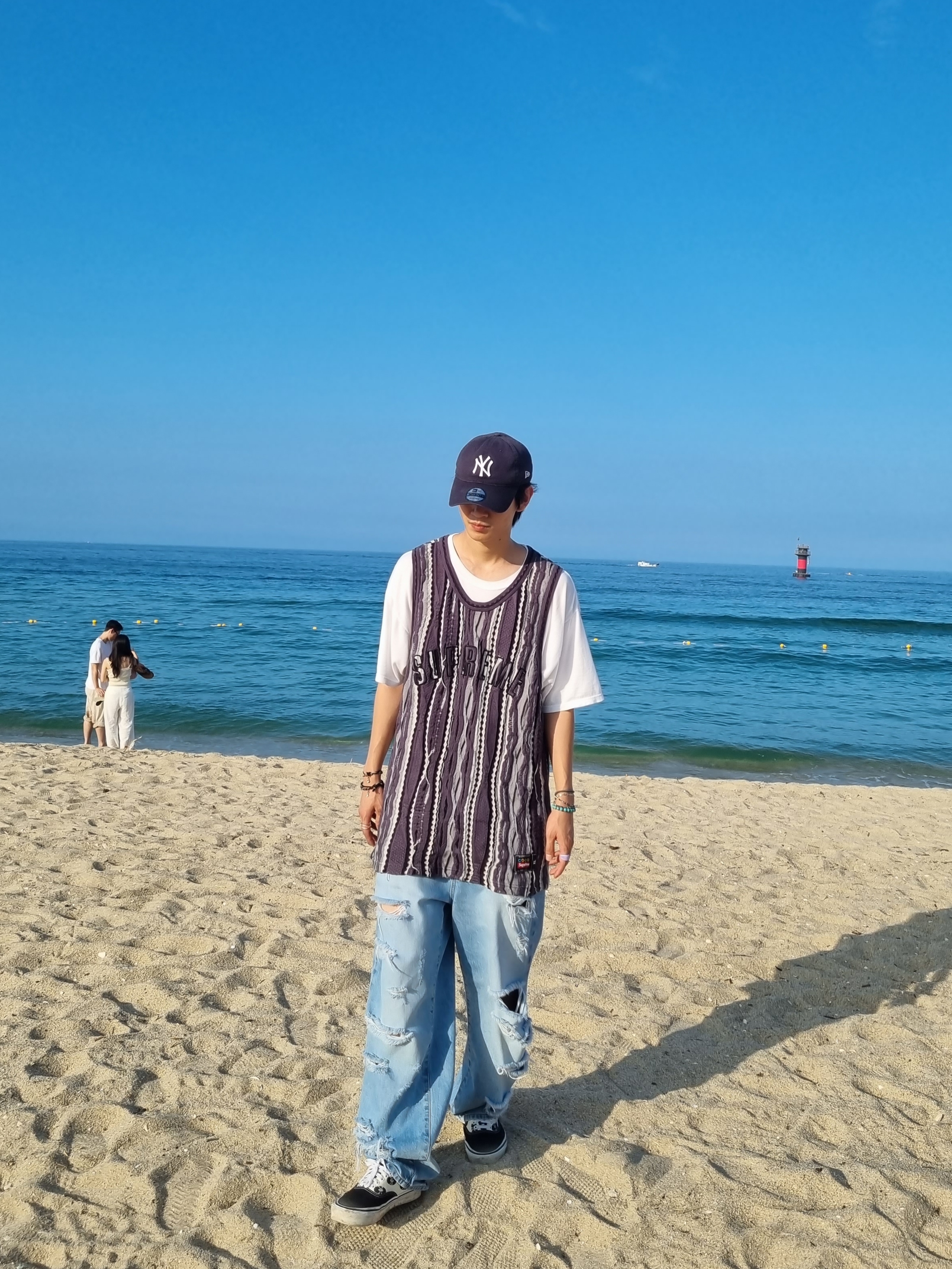 Supreme x Coogi Basketball Jersey Black - 23SS, New Era x MoMA New York Yankees Cap Navy 착용 스타일 - 4