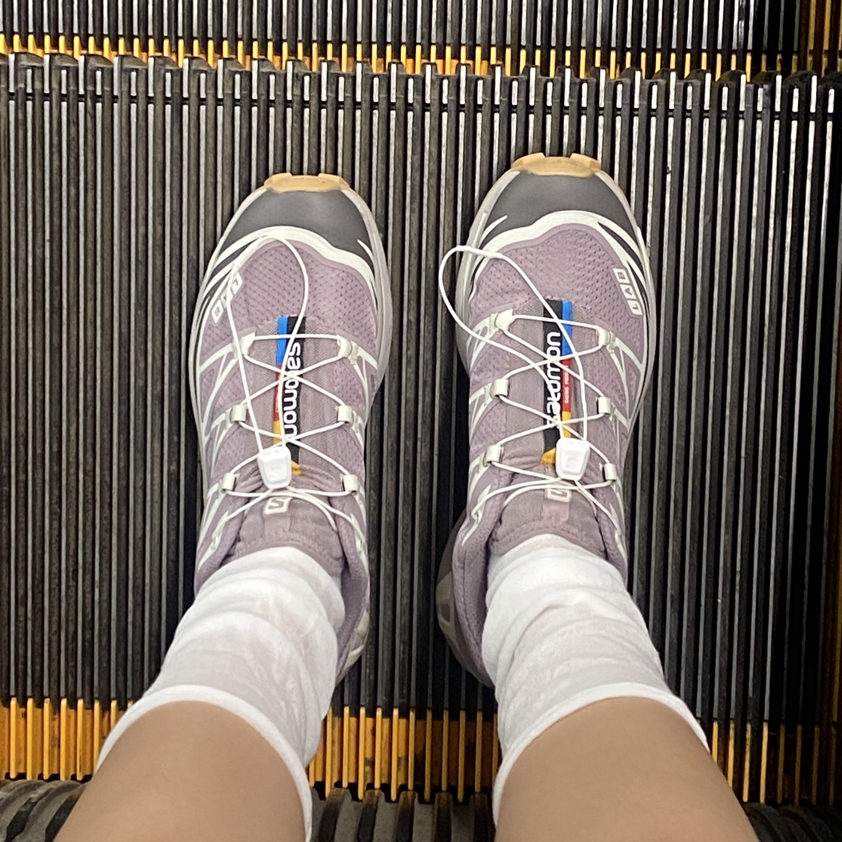 Salomon XT-6 Quail Plum Kitten 착용 스타일