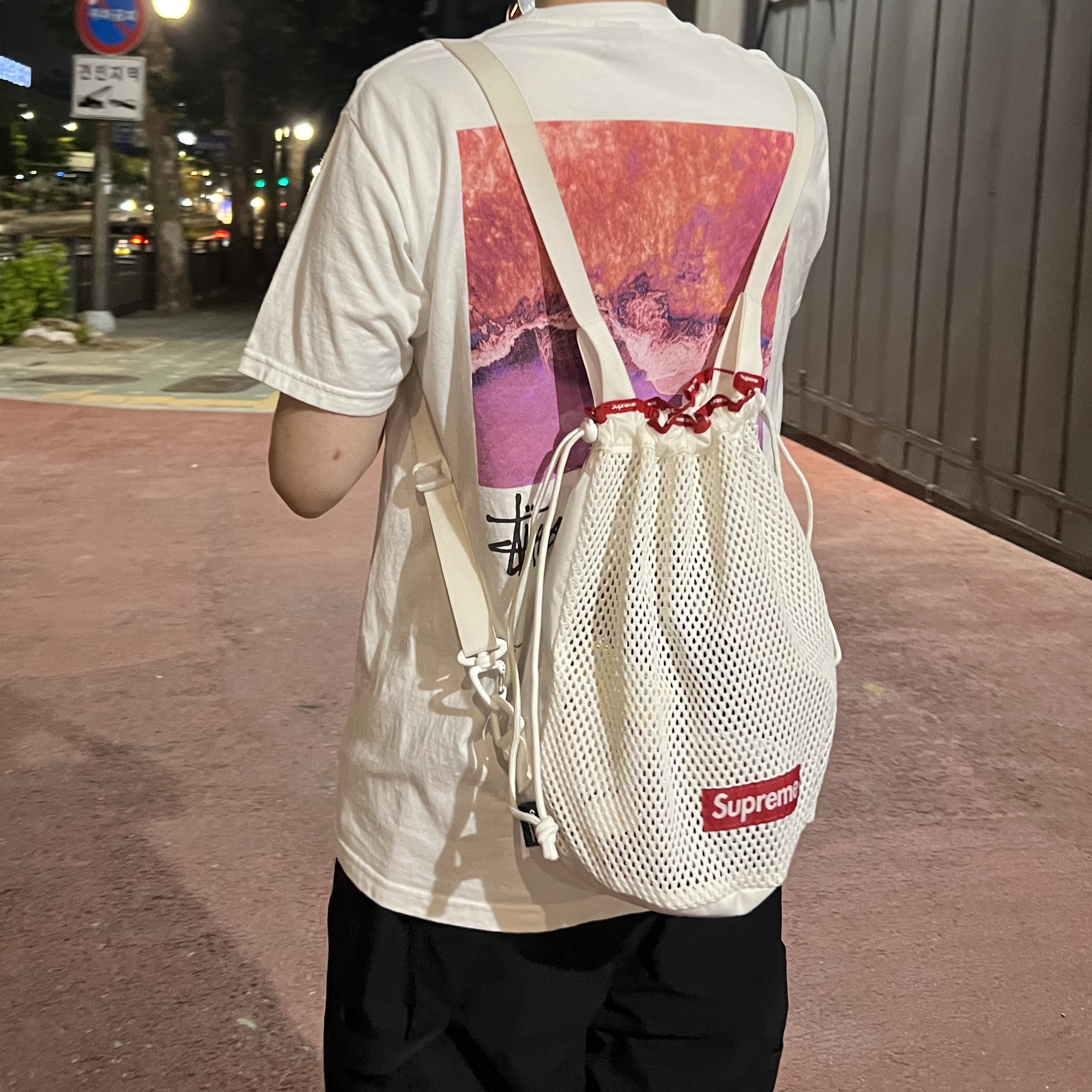 Supreme Mesh Small Backpack White - 23SS 착용 스타일