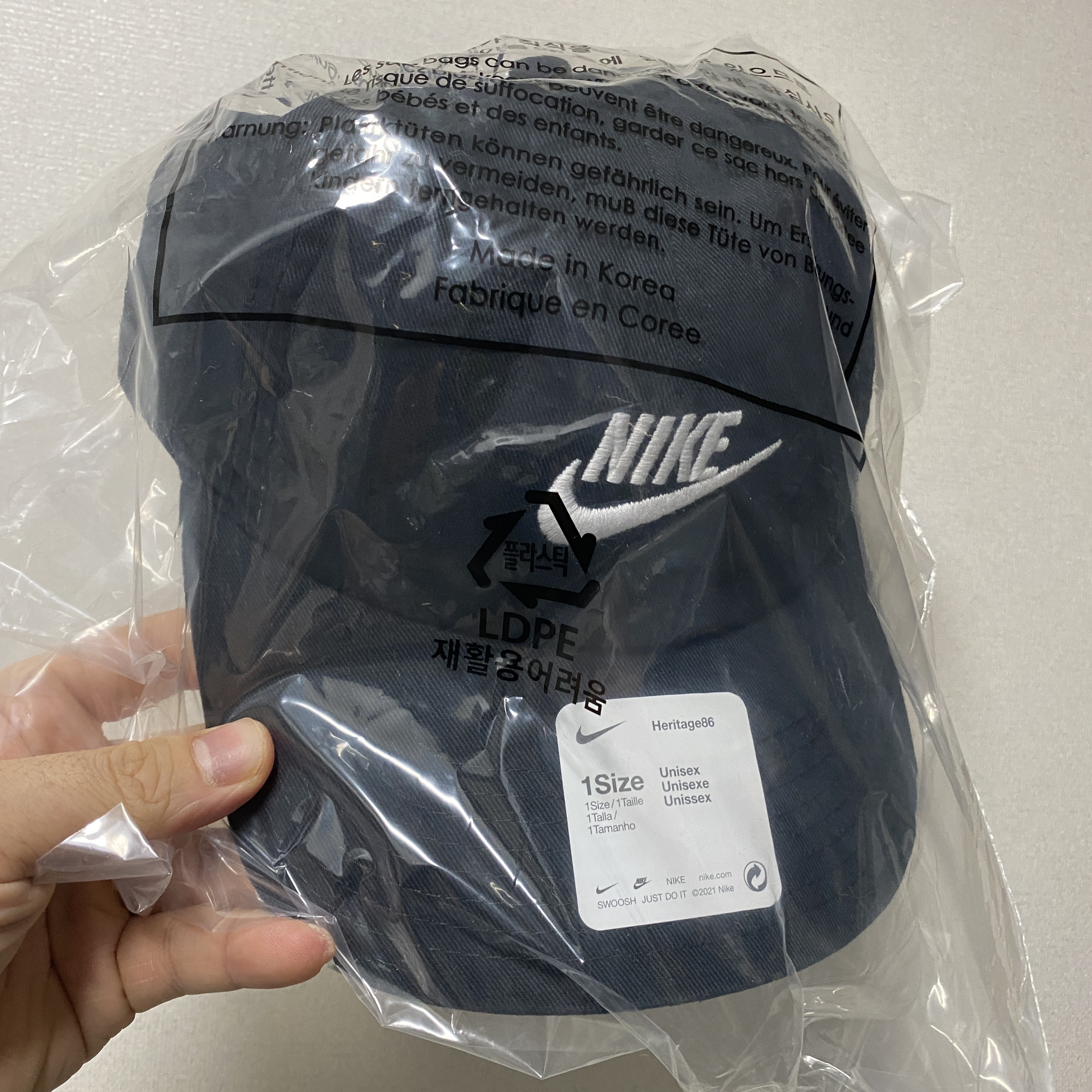 Nike Heritage 86 Futura Washed Cap Black White 착용 스타일