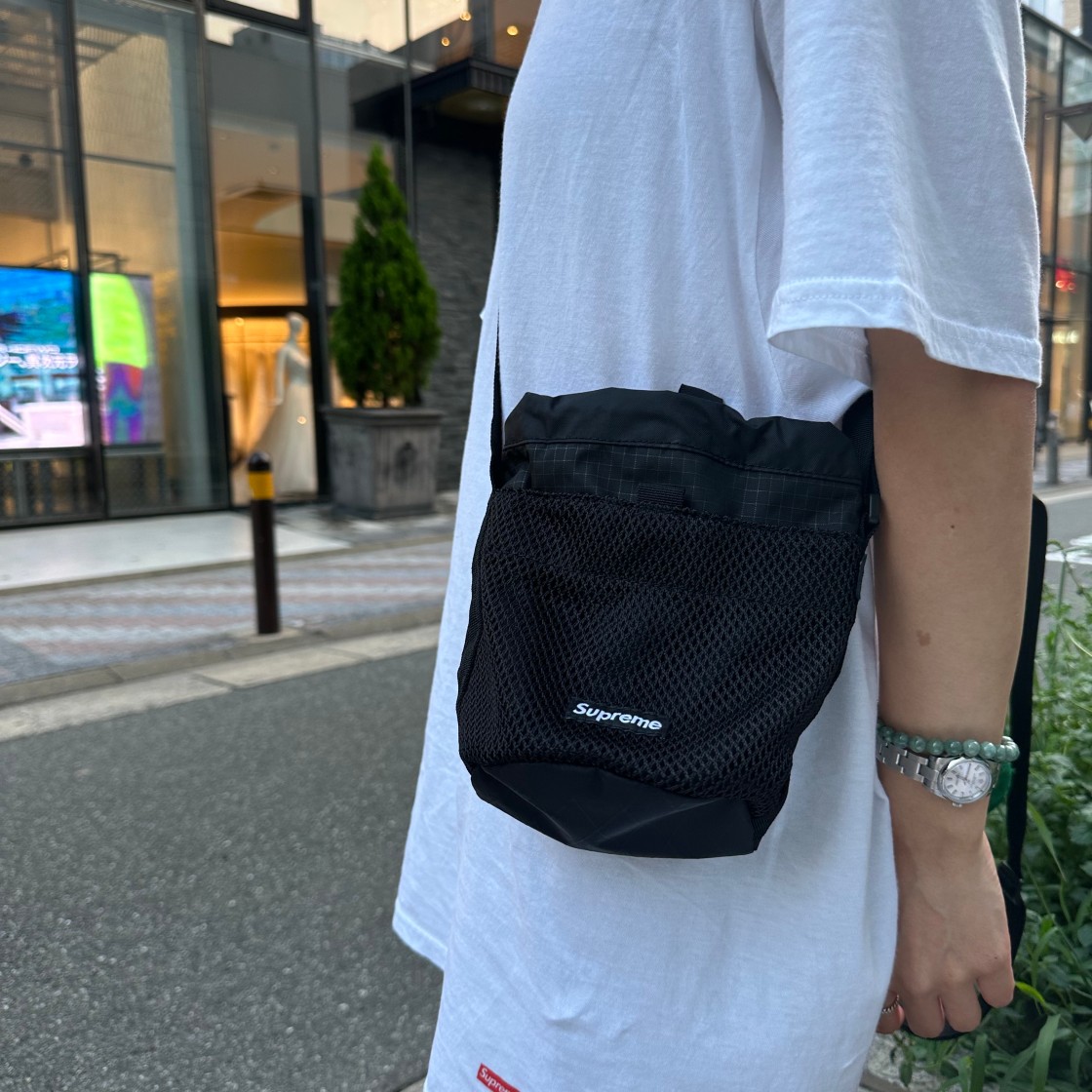 Supreme Small Cinch Pouch Blackバッグ - ショルダーバッグ