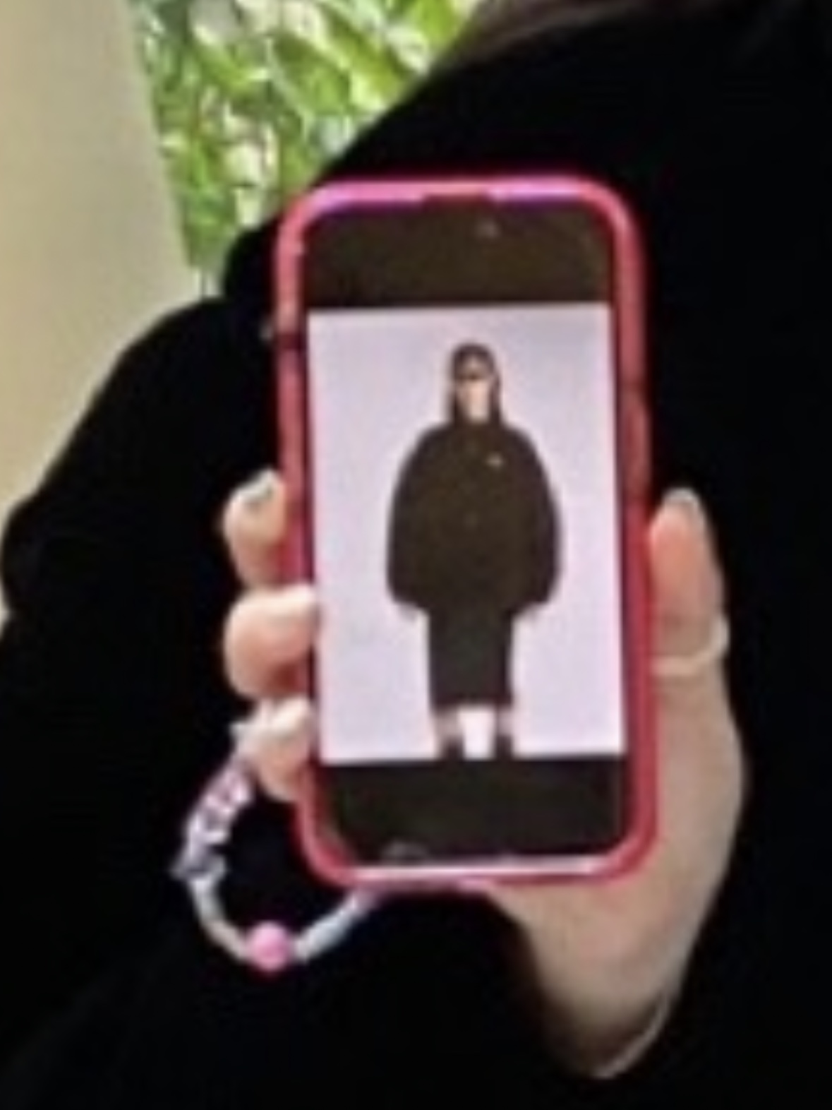 (W) Prada Convertible Velvet Down Jacket Black, (W) Balenciaga Dynasty Round Sunglasses Black 착용 스타일 - 3