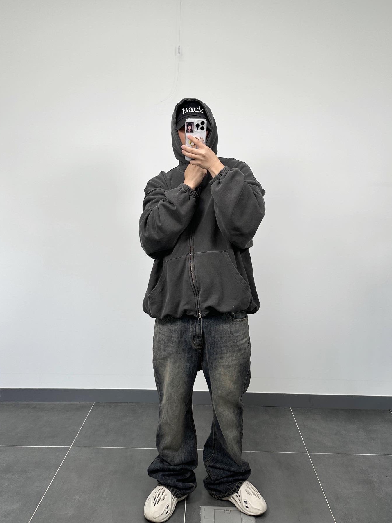 Adidas Yeezy Foam RNNR Ararat 착용 스타일 - 1