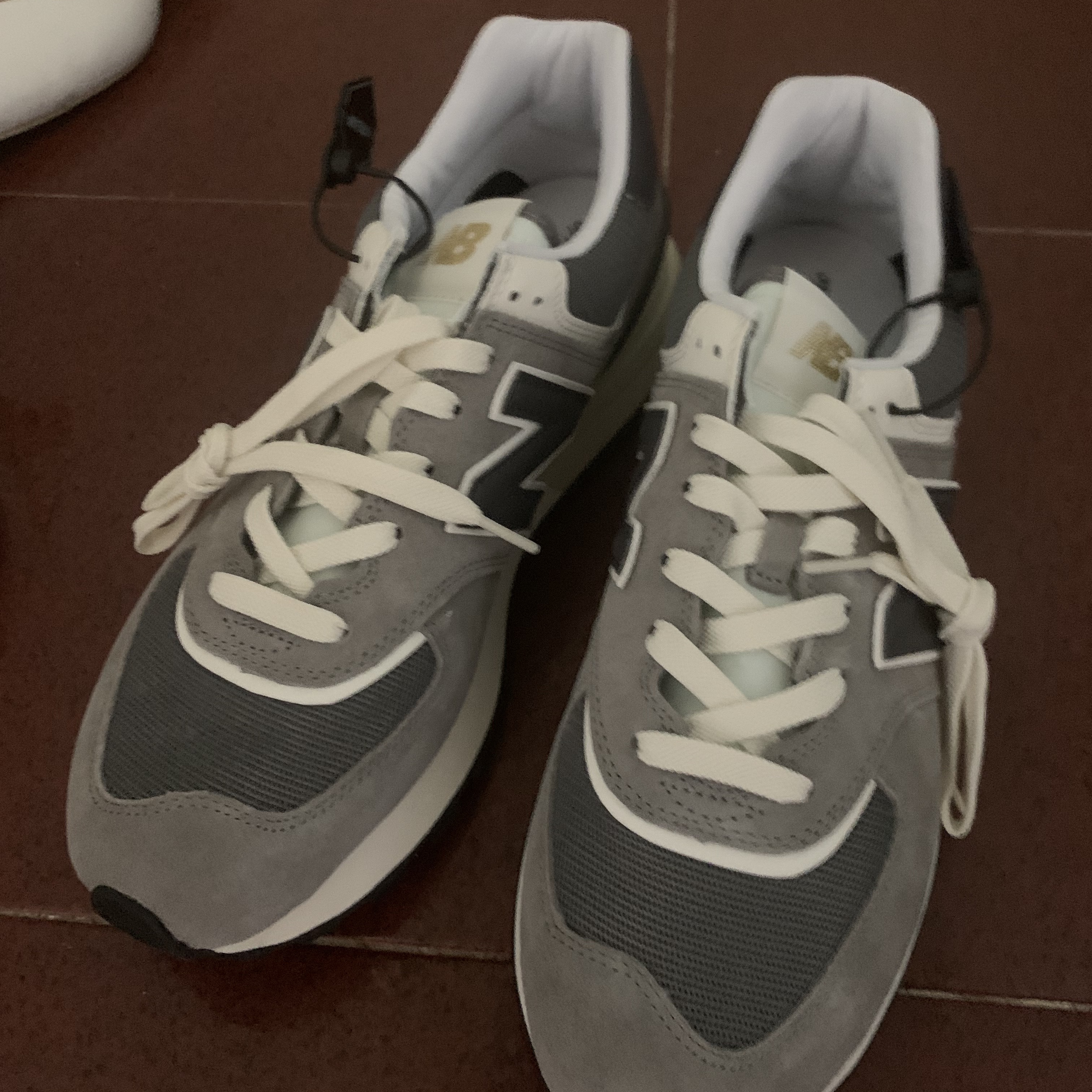 New Balance 574 Legacy Grey 착용 스타일