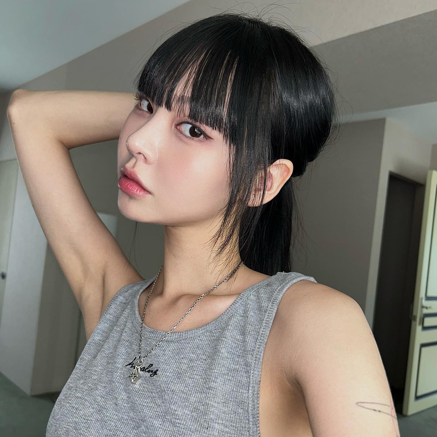Scudo Vintage Cube Drop Necklace 착용 스타일 - 2