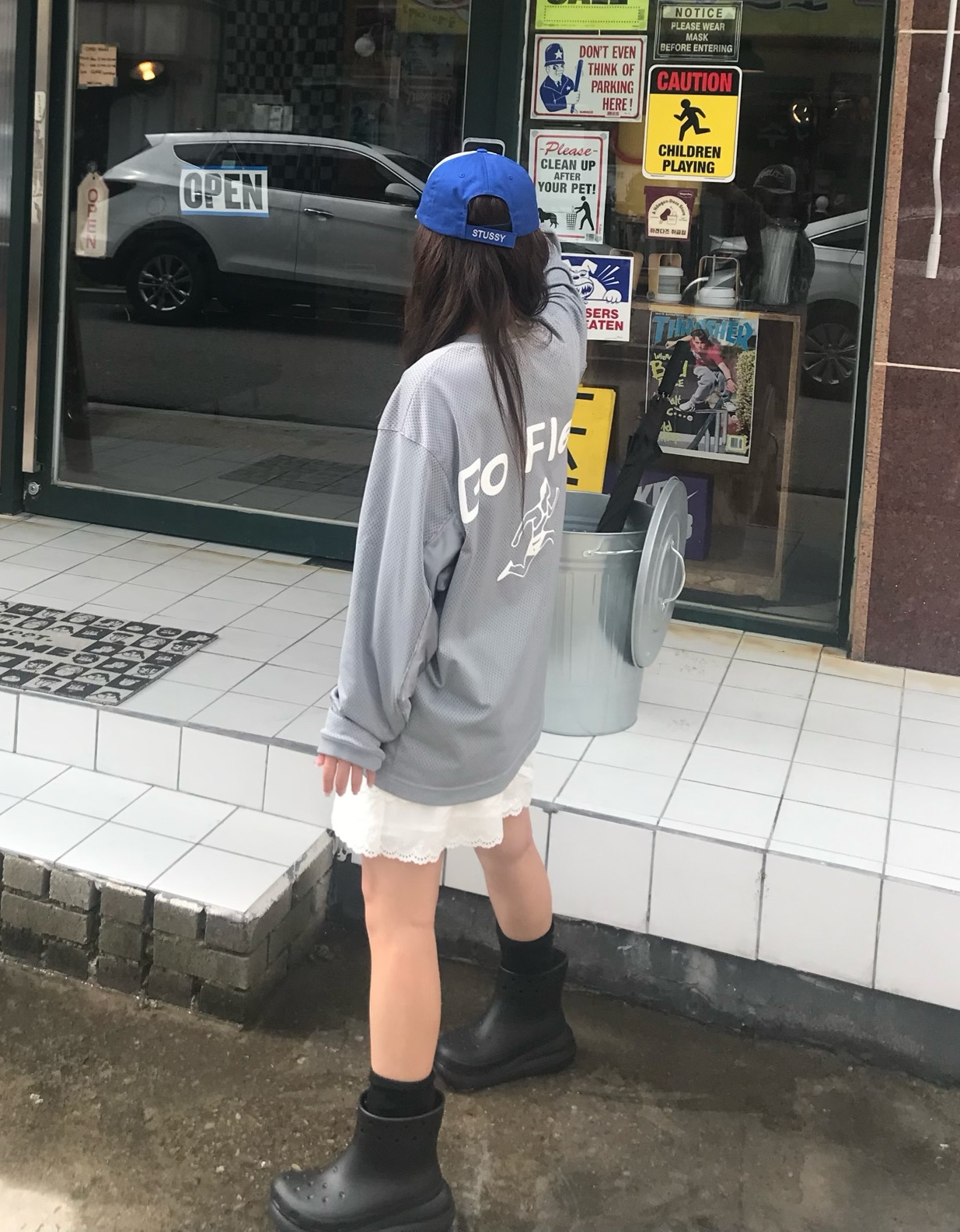 Stussy Souvenir Low Pro Strapback Cap Blue, Nike x Cactus Plant Flea Market L/S Jersey Grey - Asia 착용 스타일