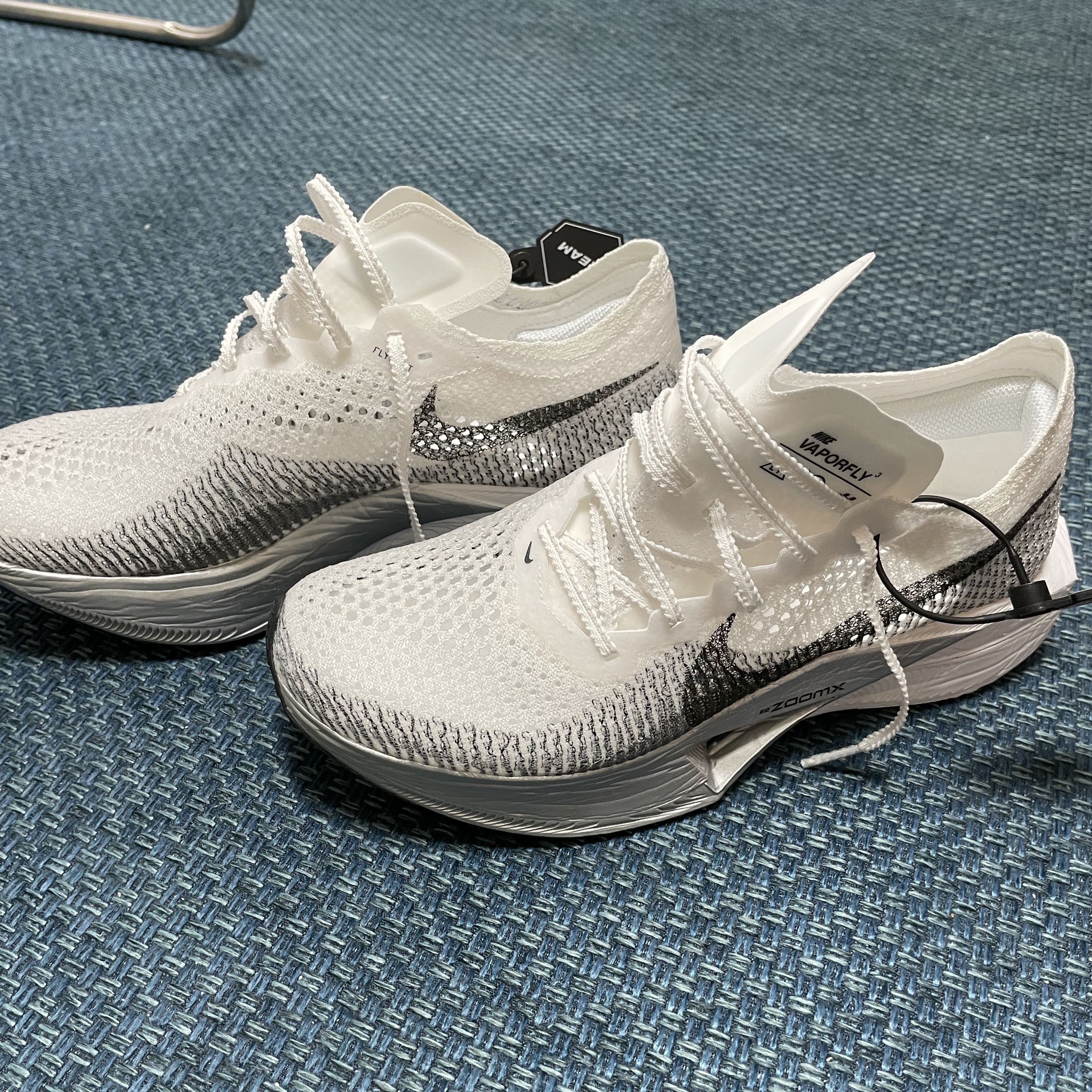 Nike ZoomX Vaporfly Next% 3 White Grey 착용 스타일