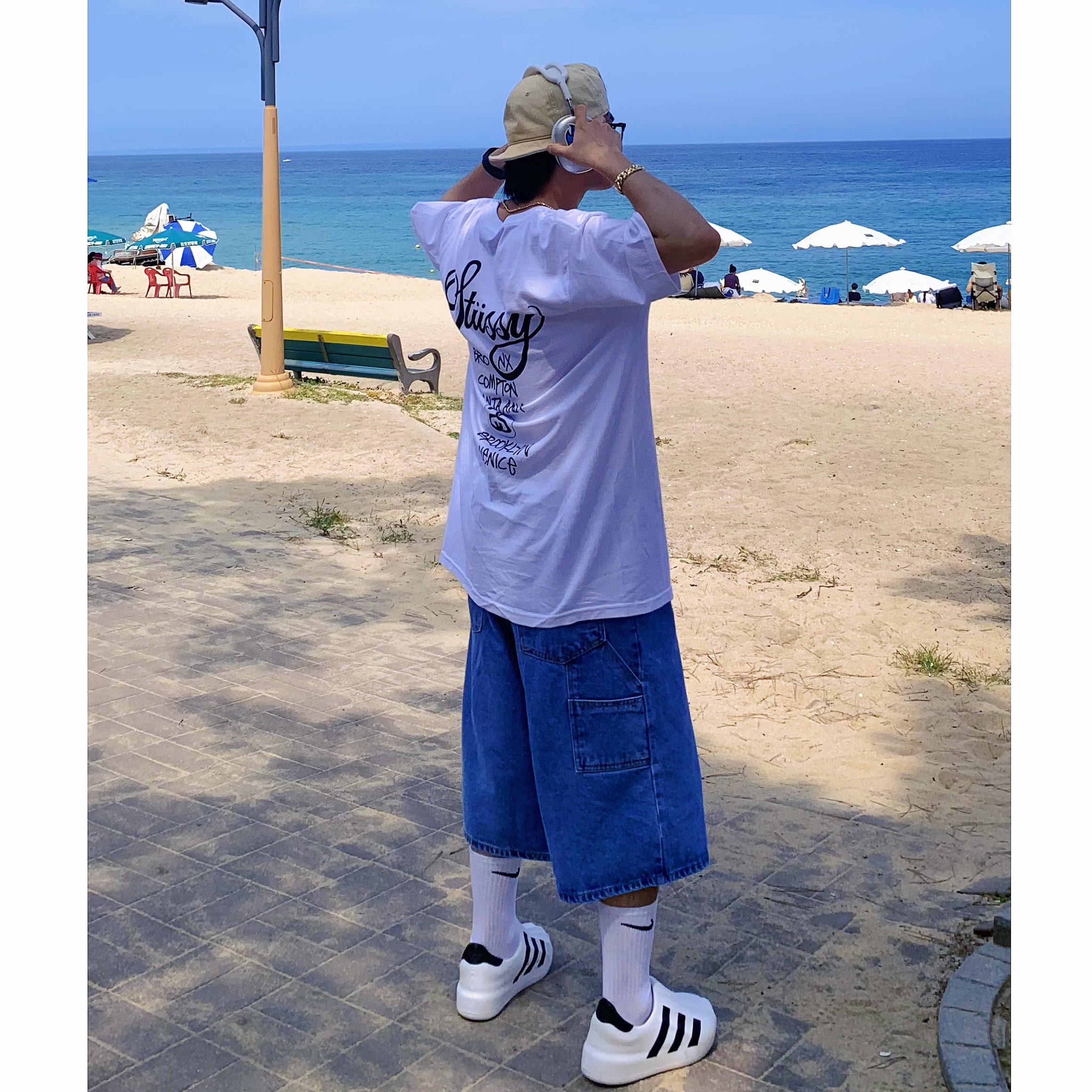 Apple AirPods Max Lightning Silver (Korean Ver.), Stussy World Tour T-Shirt White 2023 착용 스타일 - 2