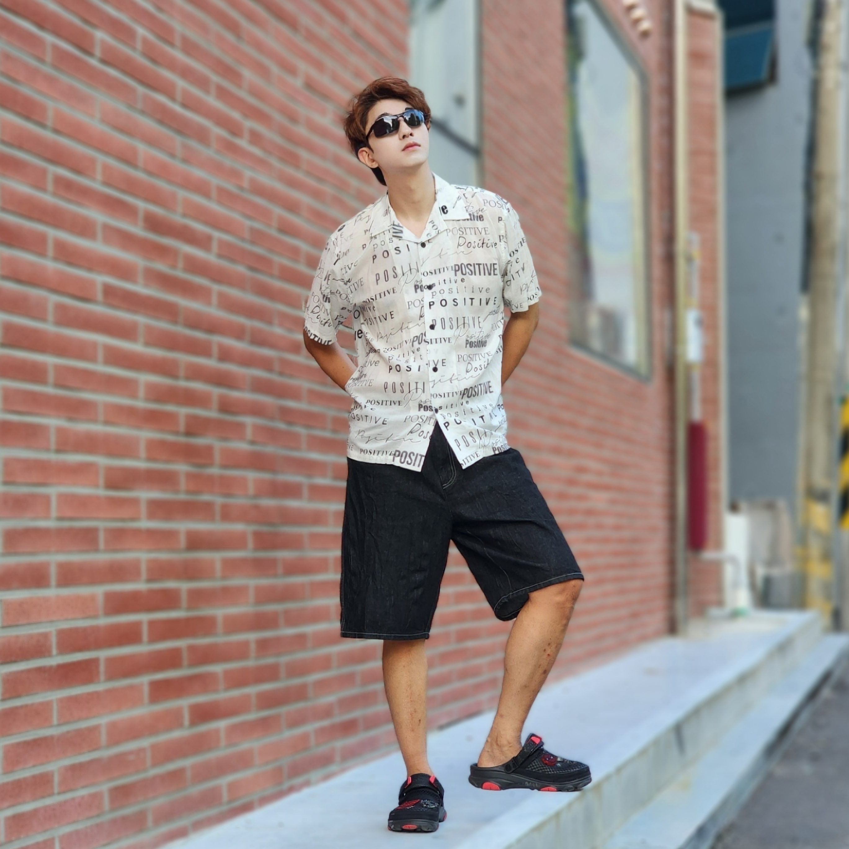 Crocs x Staple Classic All Terrain Clog Black 착용 스타일 - 4