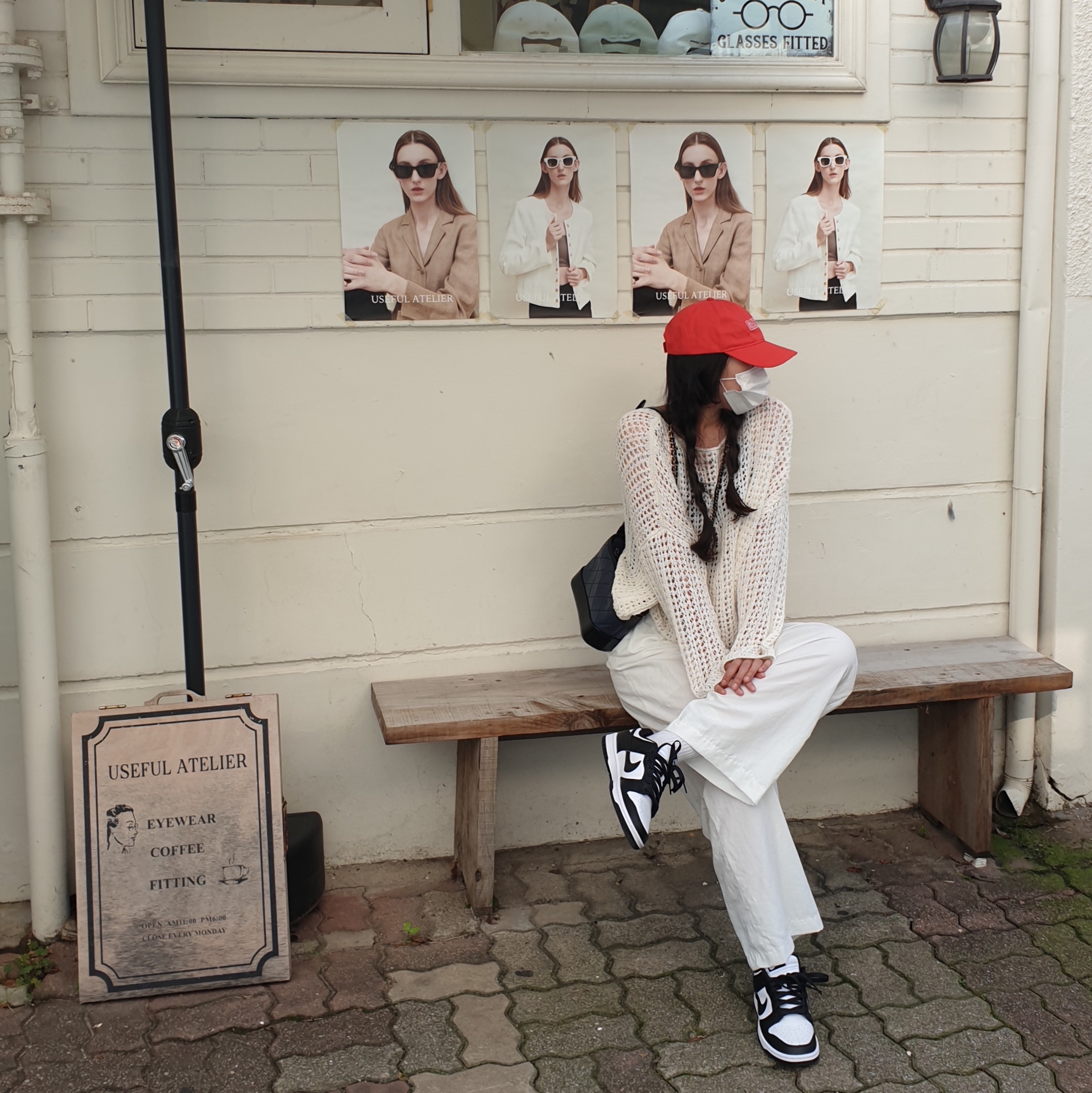 (W) Ganni Logo Cap Phantom, Chanel Gabrielle Small Hobo Bag Aged Calfskin & Gold Black 착용 스타일 - 2
