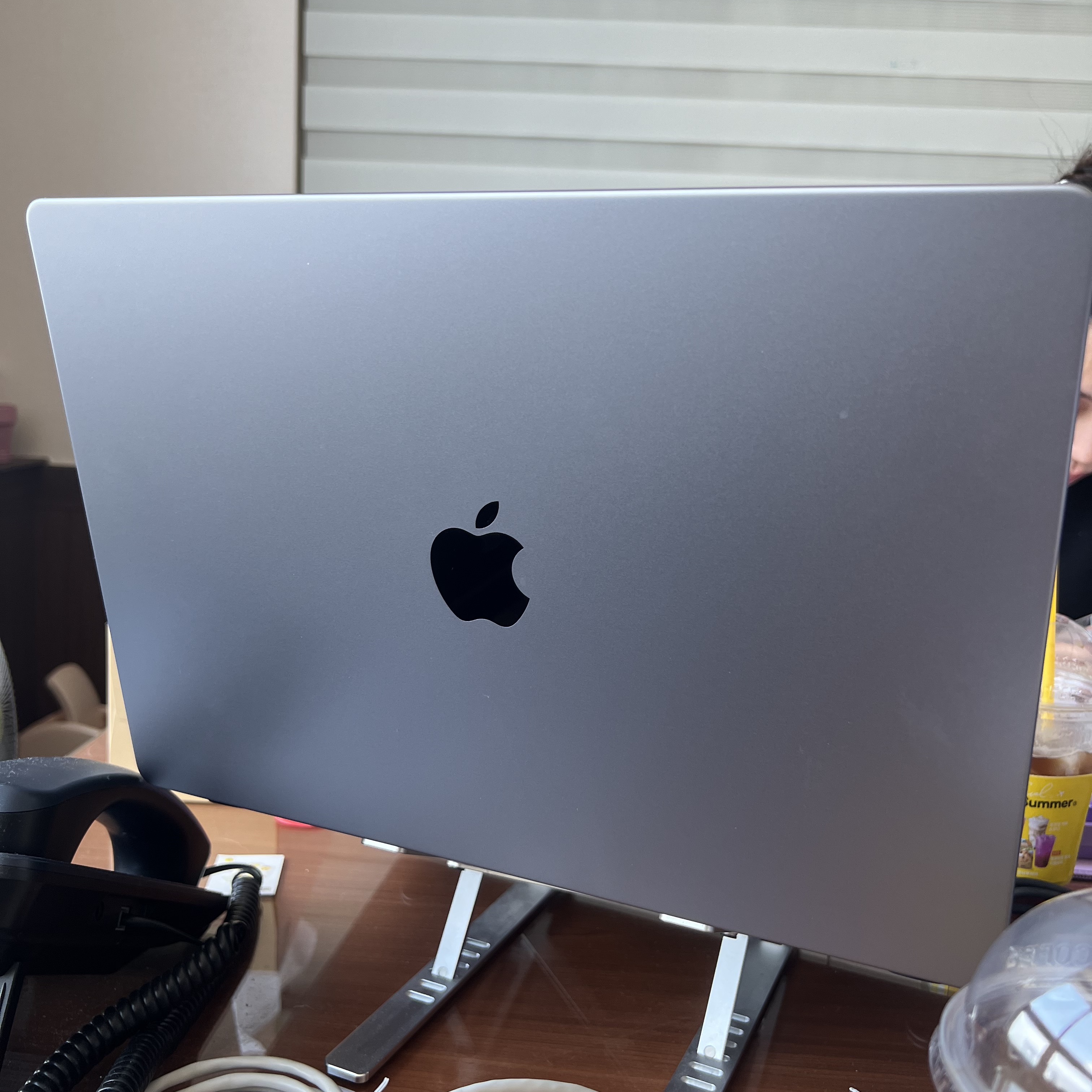 Apple 2021 MacBook Pro 16 M1 Max 10-Core 512GB SSD / 64GB RAM Space Gray (Korean Ver.) 착용 스타일