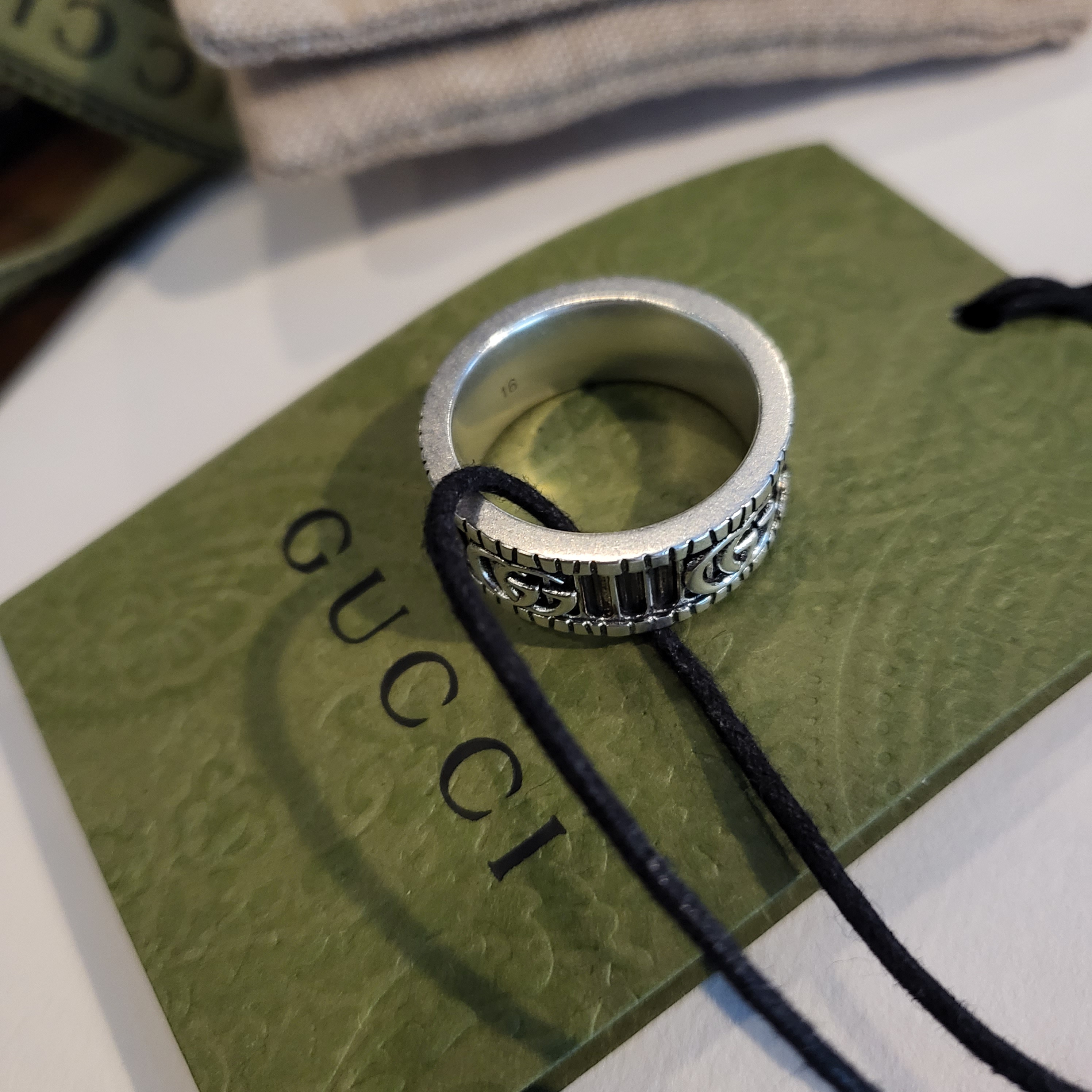 Gucci Ring with Double G Silver 착용 스타일