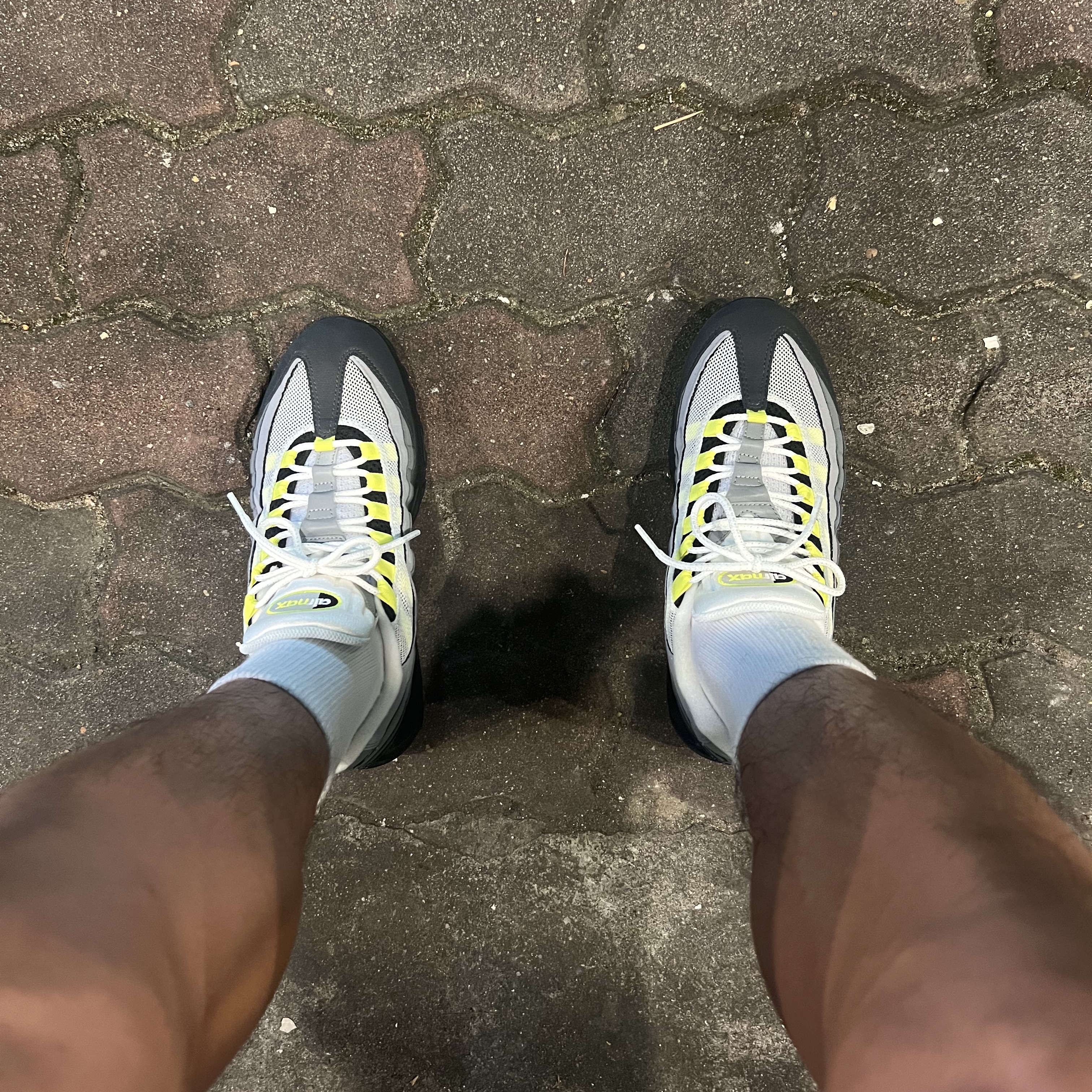 Nike Air Max 95 OG Neon Yellow 2020 착용 스타일 - 1